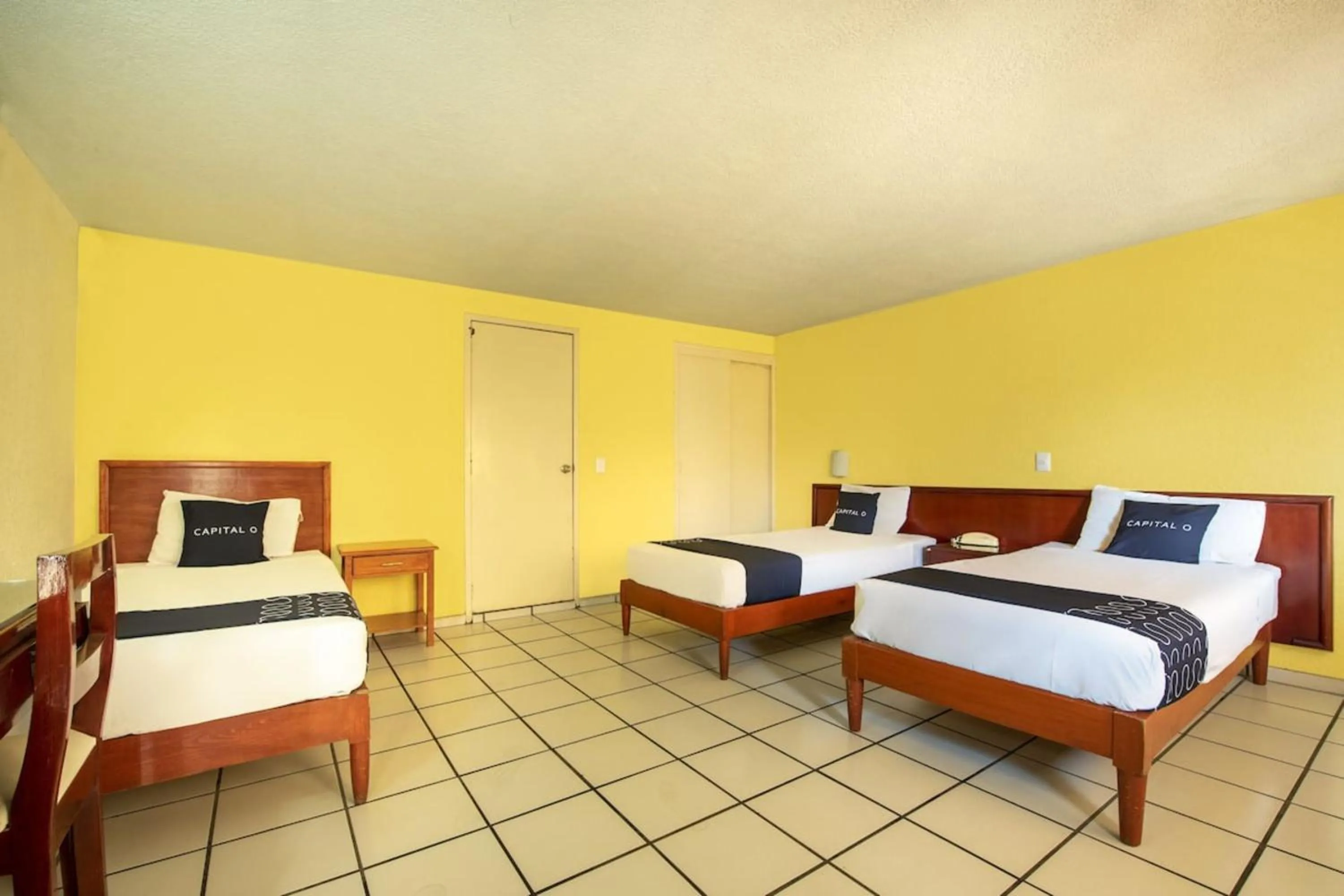 Bedroom, Bed in Capital O Colón, Ciudad Guzmán Jalisco