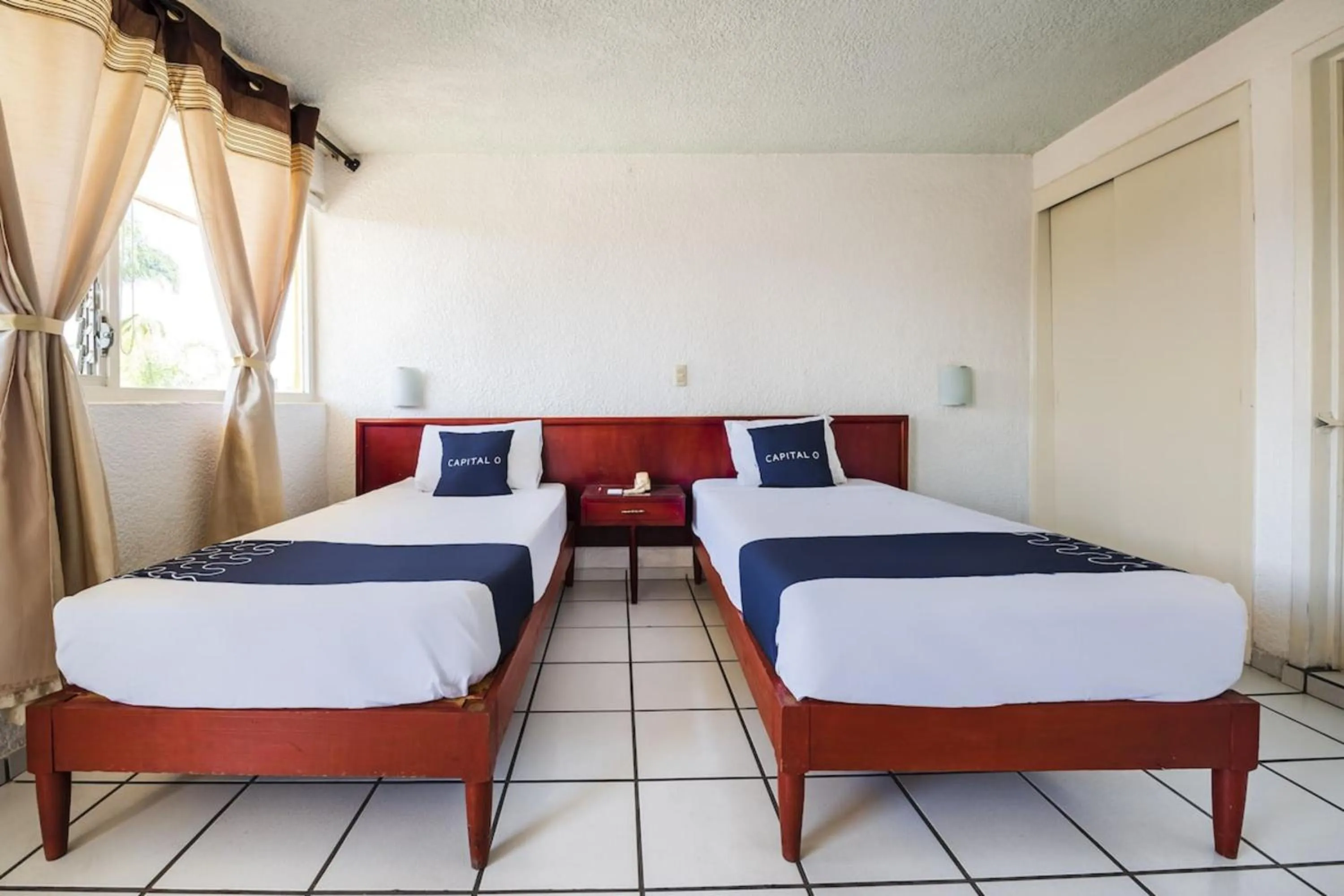 Bedroom, Bed in Capital O Colón, Ciudad Guzmán Jalisco