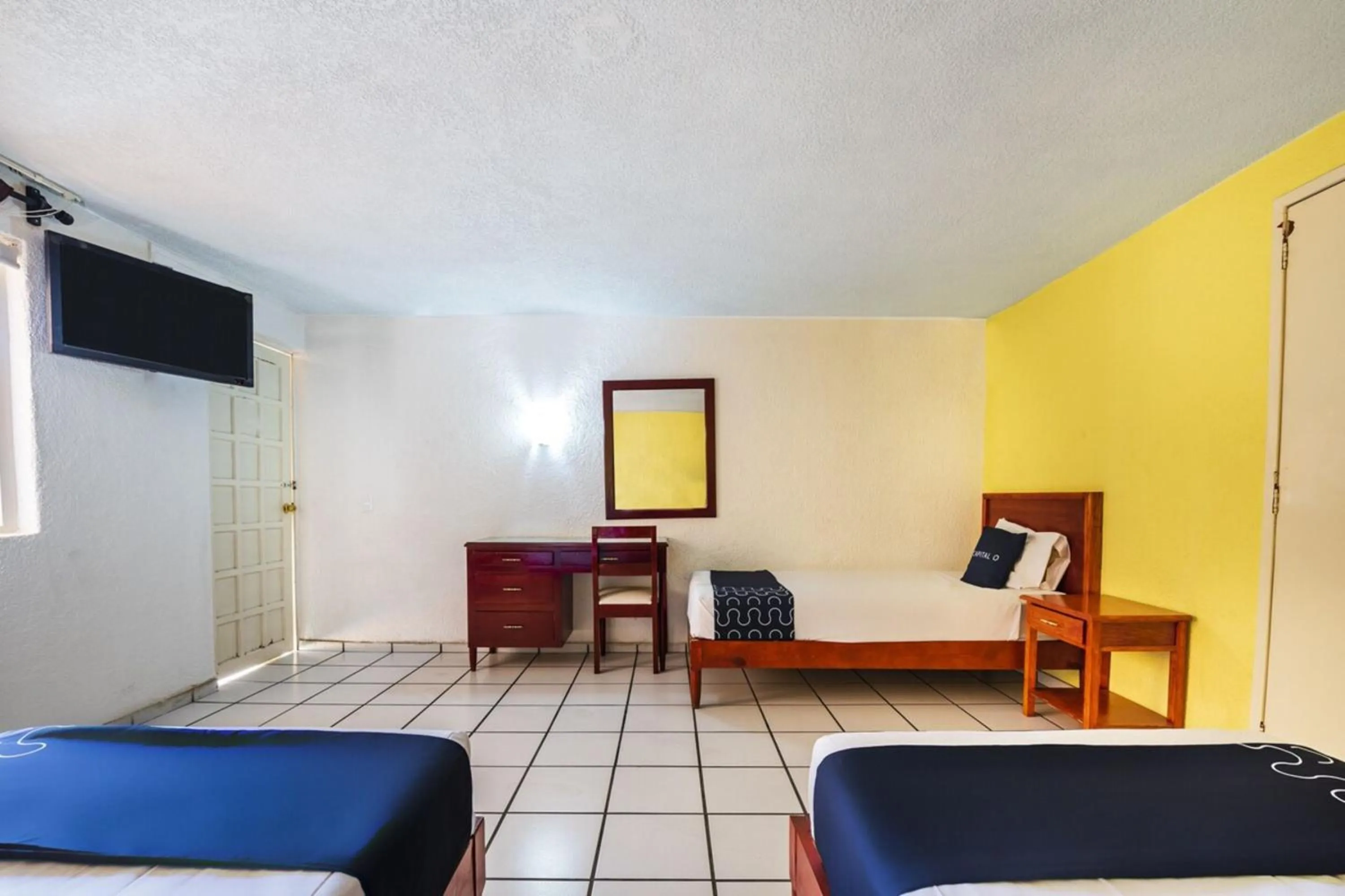 Bedroom, Bed in Capital O Colón, Ciudad Guzmán Jalisco