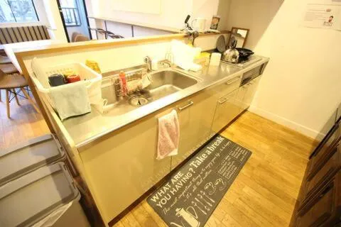 THE NEXT DOOR Dormitory & Private Hostel