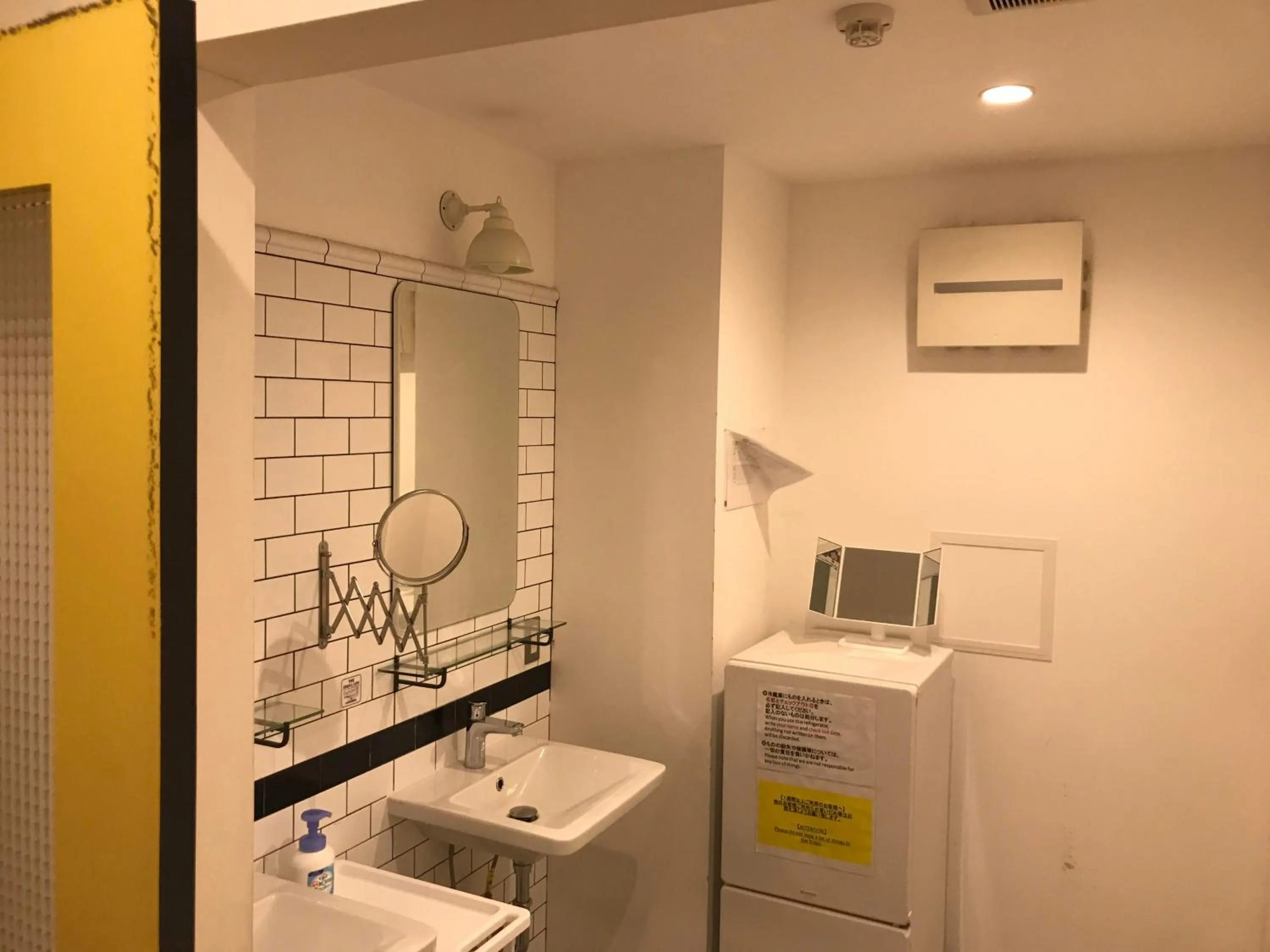 THE NEXT DOOR Dormitory & Private Hostel