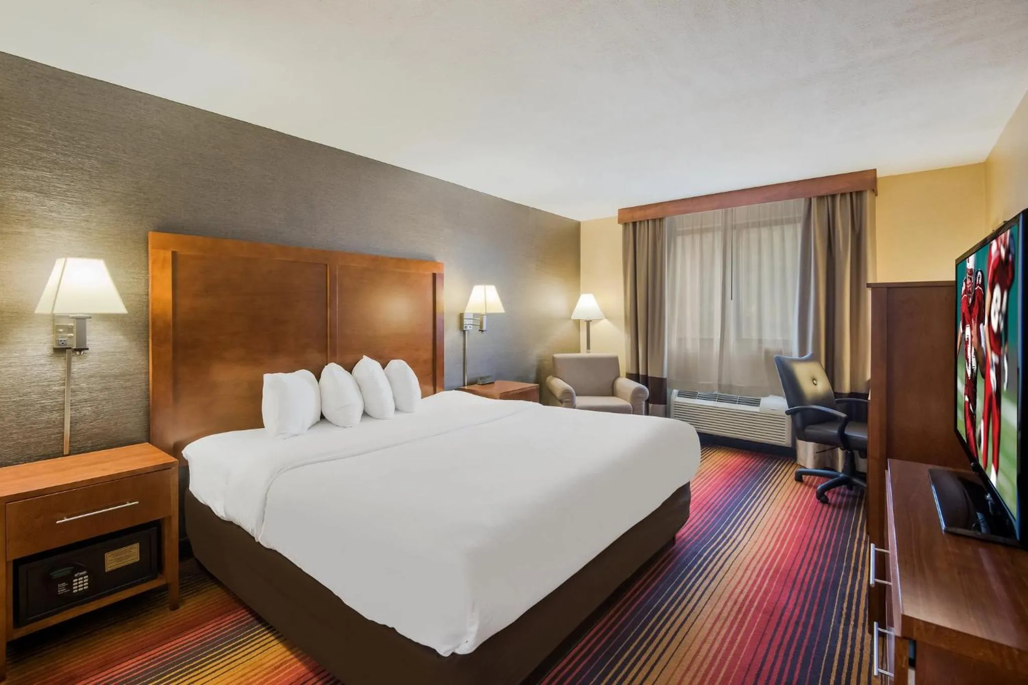 Bedroom, Bed in Red Roof Inn Fairfield