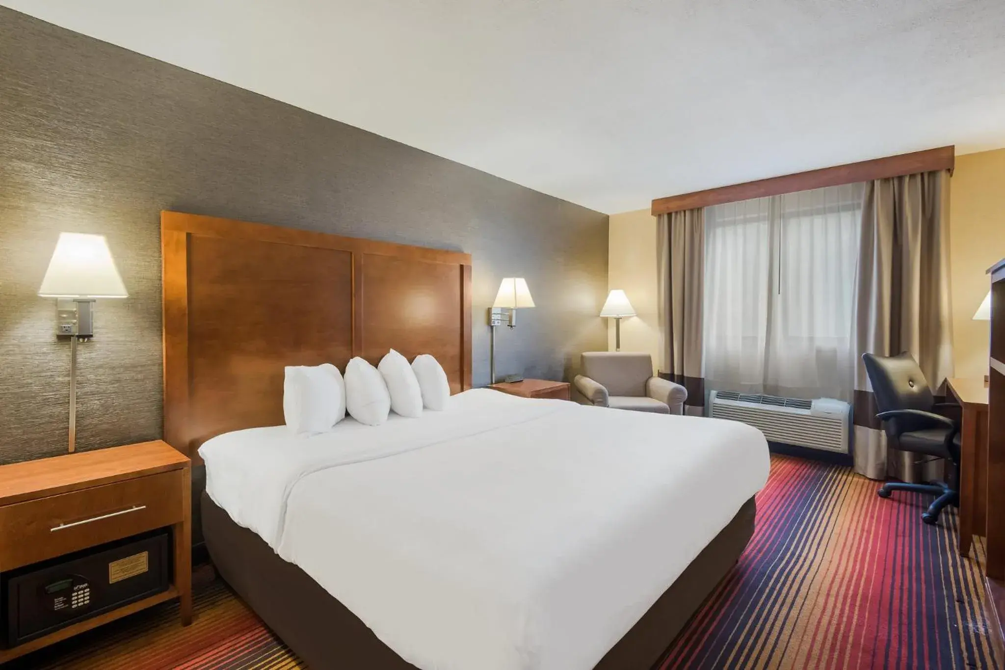 Superior King Room Disability Access Non-Smoking in Red Roof Inn Fairfield Superior King Room Disability Access Non-Smoking in Red Roof Inn Fairfield