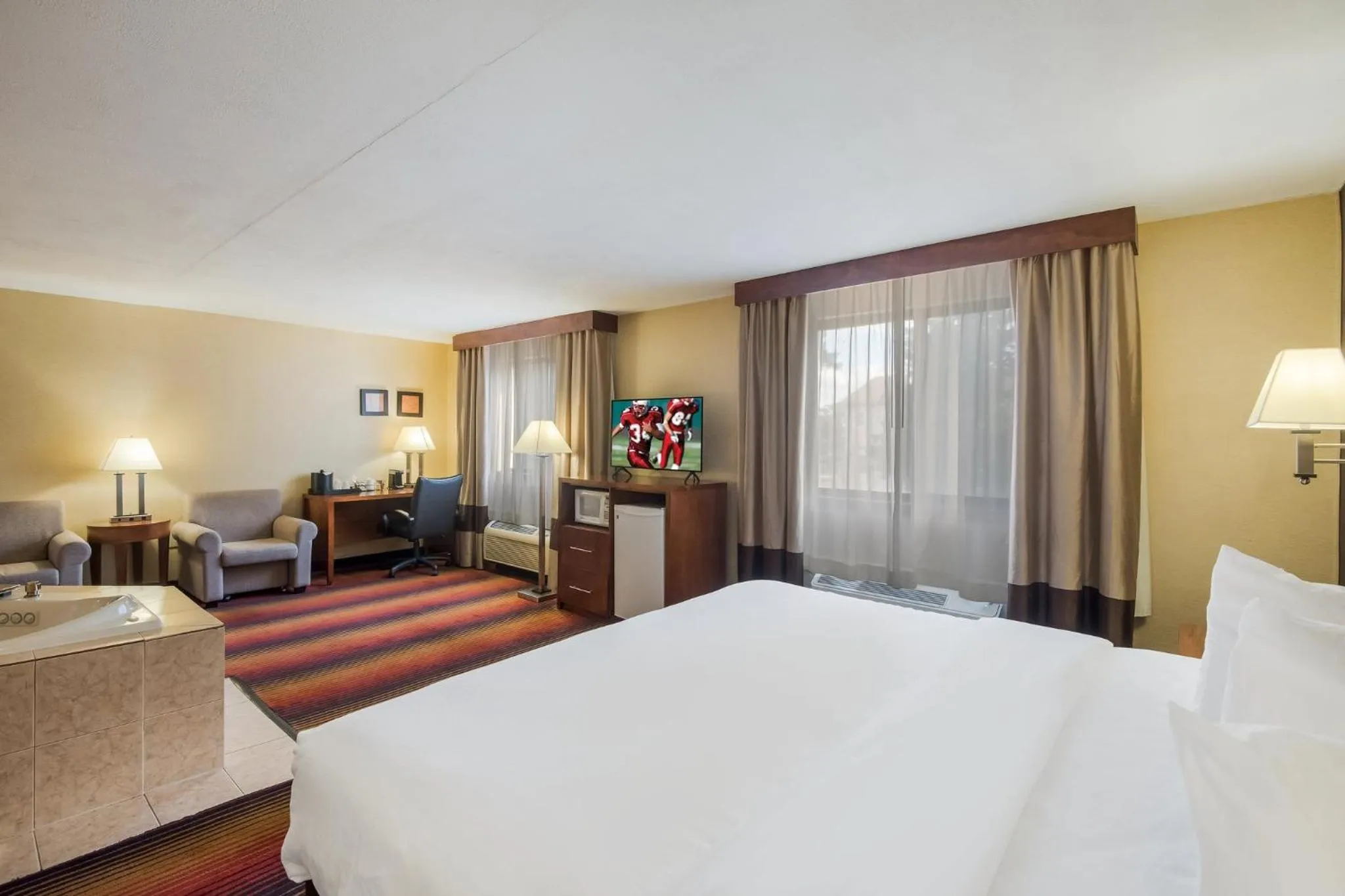 Photo of the whole room, Bed in Red Roof Inn Fairfield