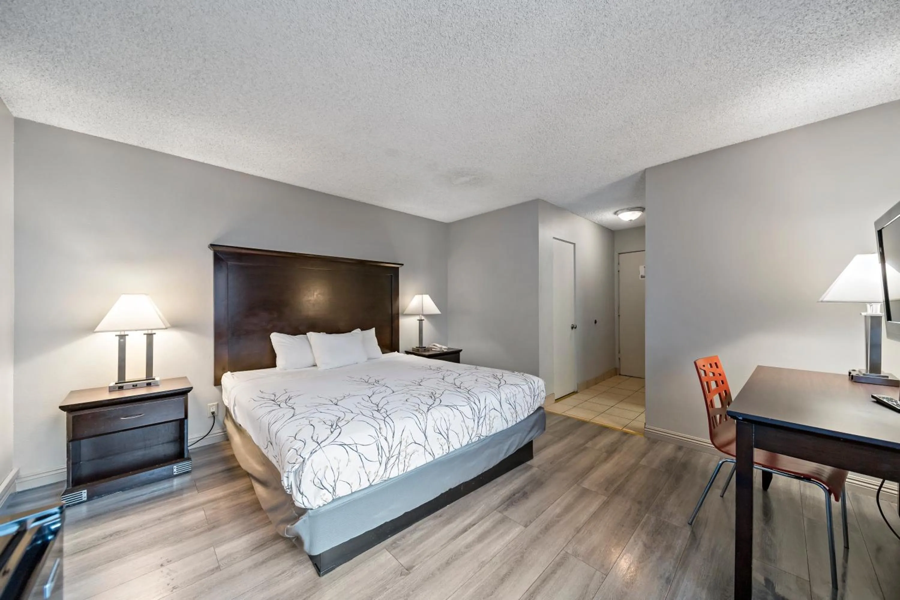 Bed in Royal Pagoda Motel Dodger Stadium