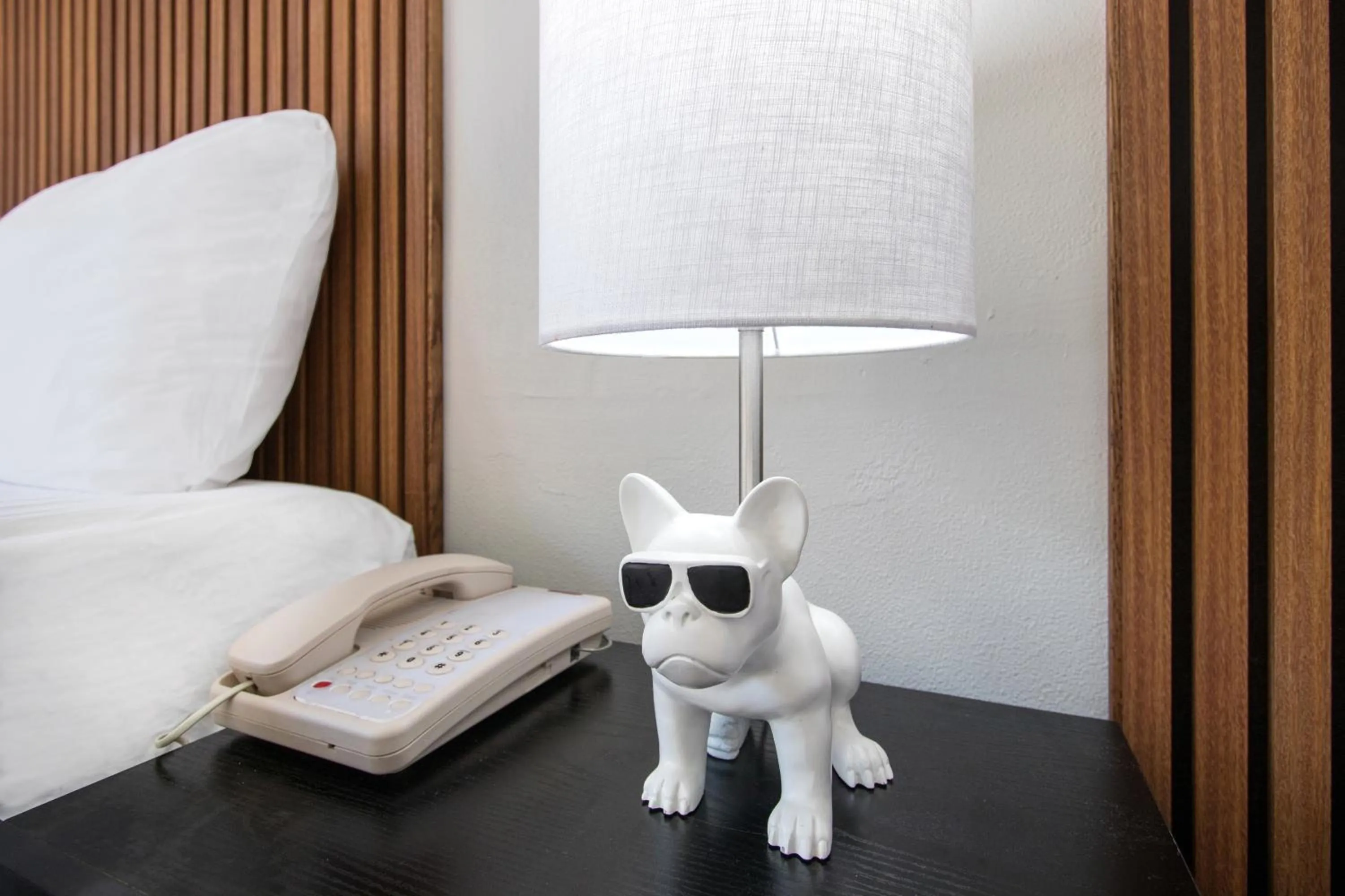 Bed in Royal Pagoda Motel Dodger Stadium