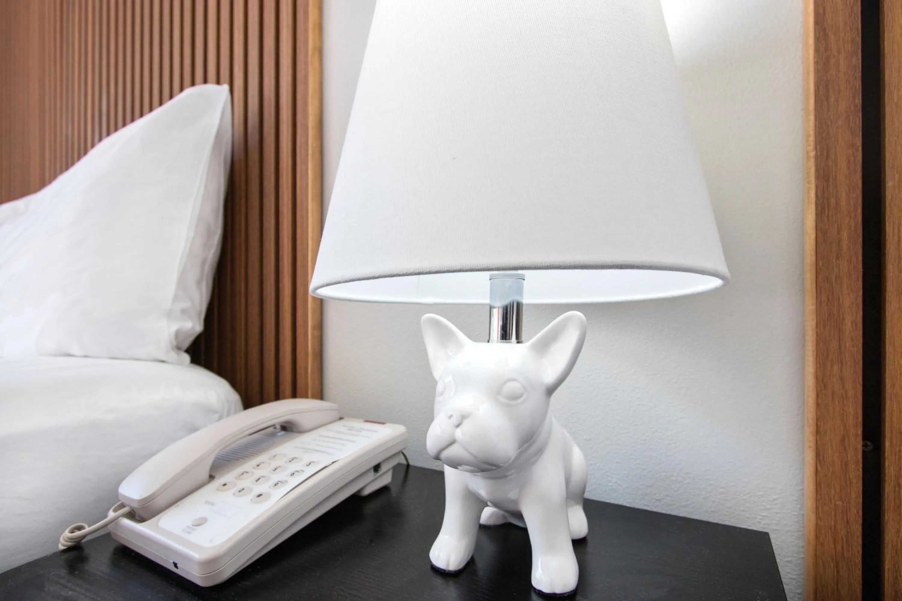 Bed in Royal Pagoda Motel Dodger Stadium