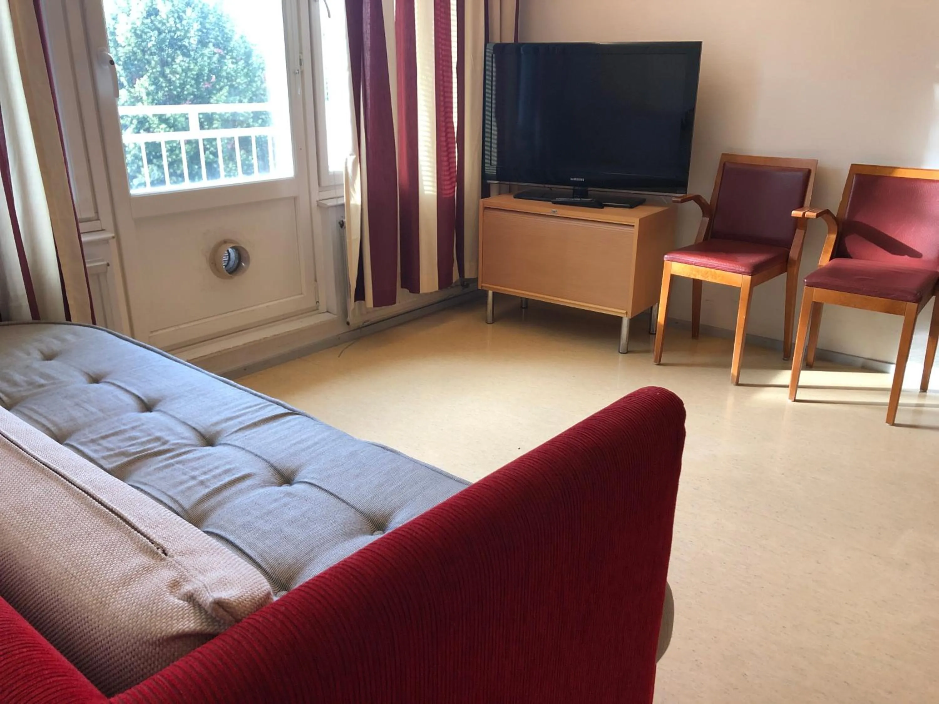 Communal lounge/ TV room in West Side Hotel