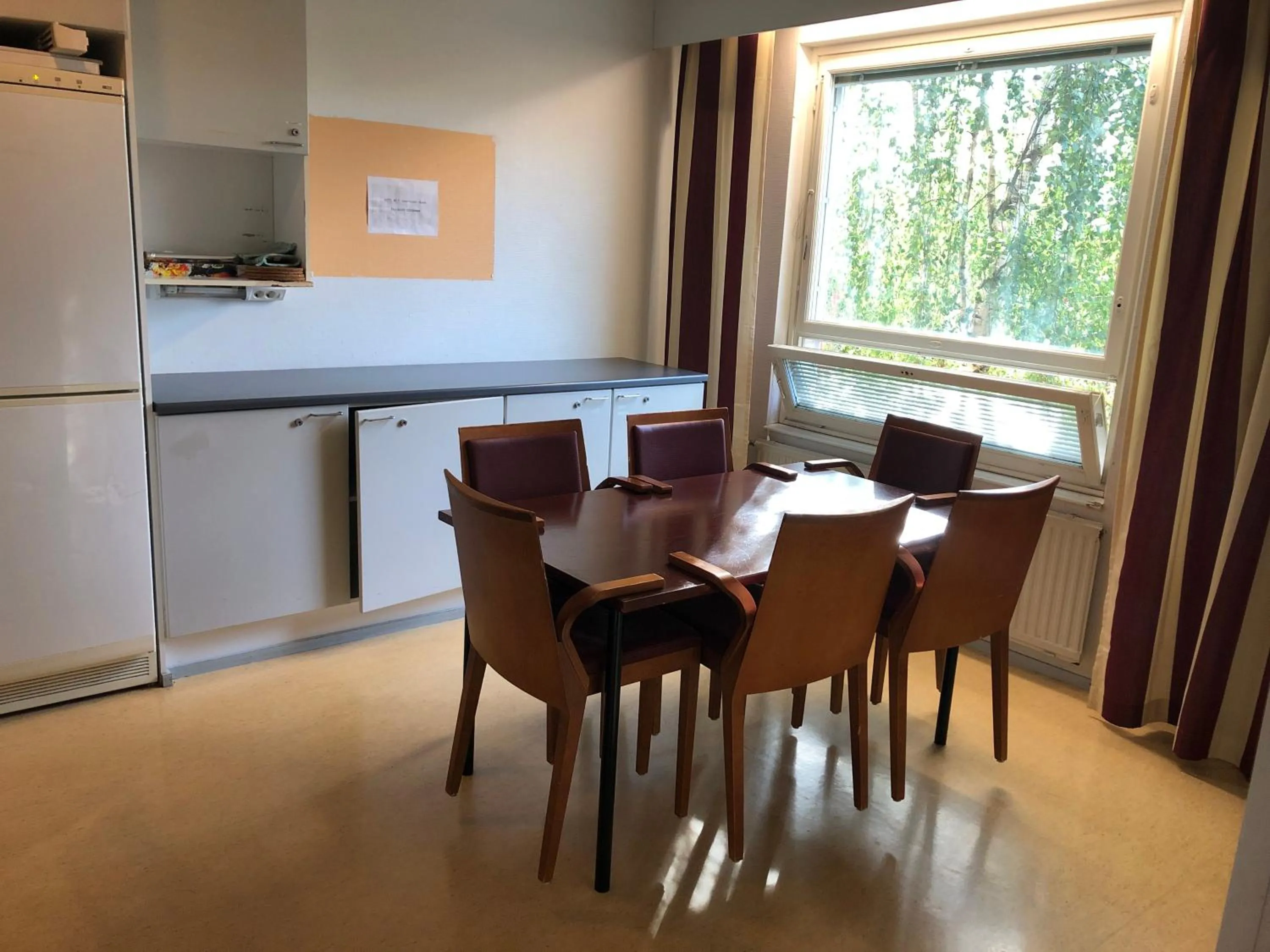 Dining area in West Side Hotel