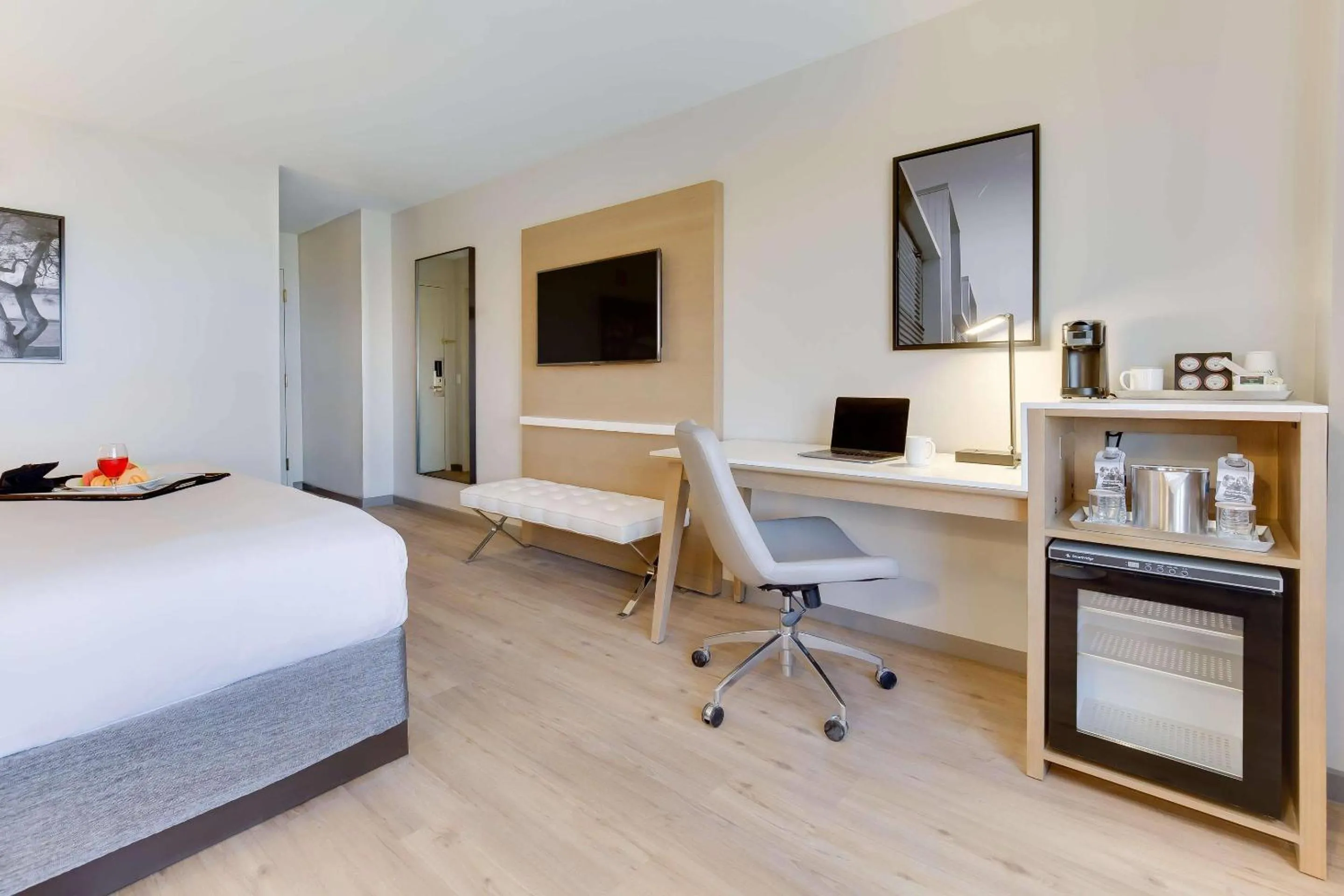 Bedroom, Bed in Radisson Hotel Phoenix Airport