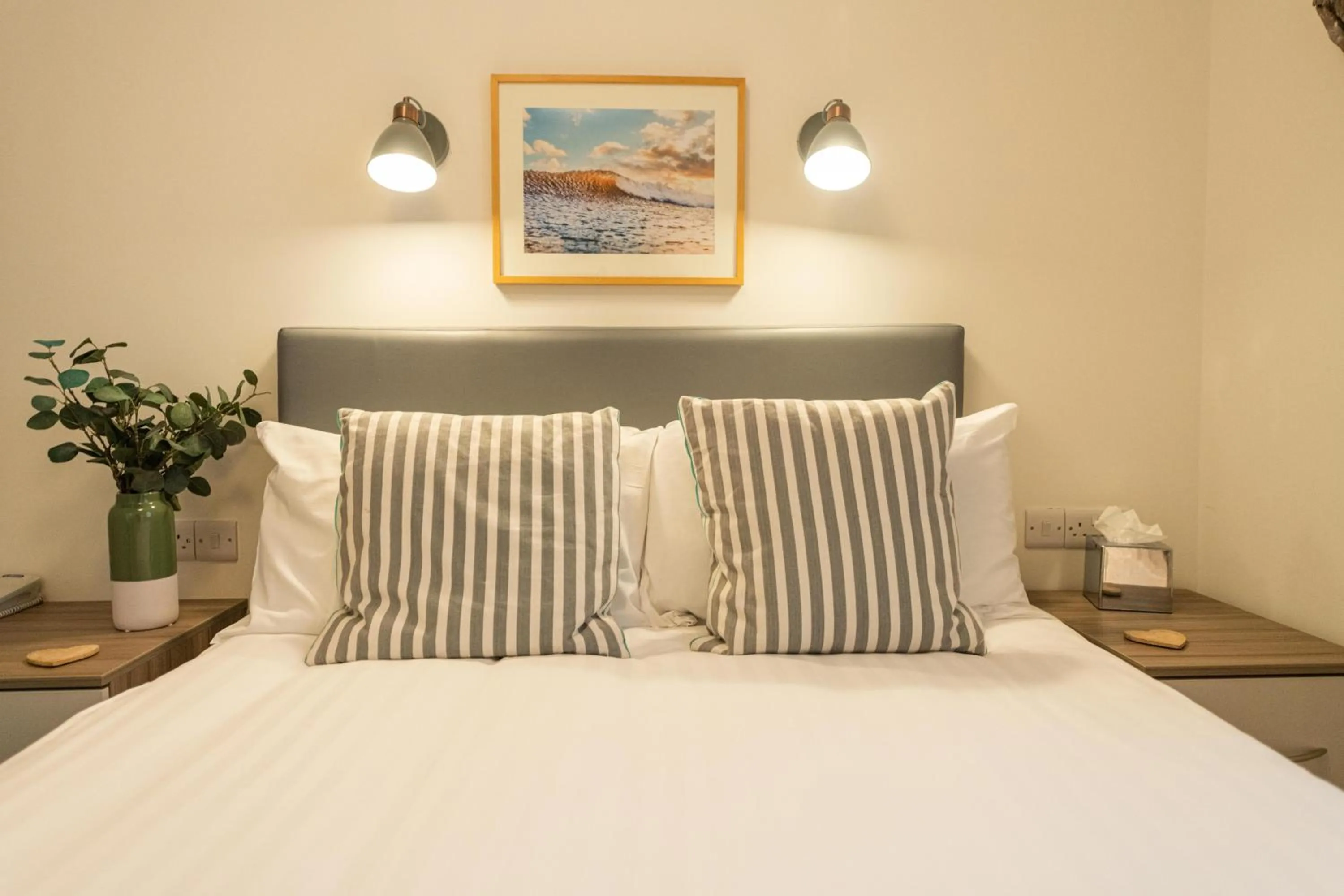 Bed in The Kingswood Hotel