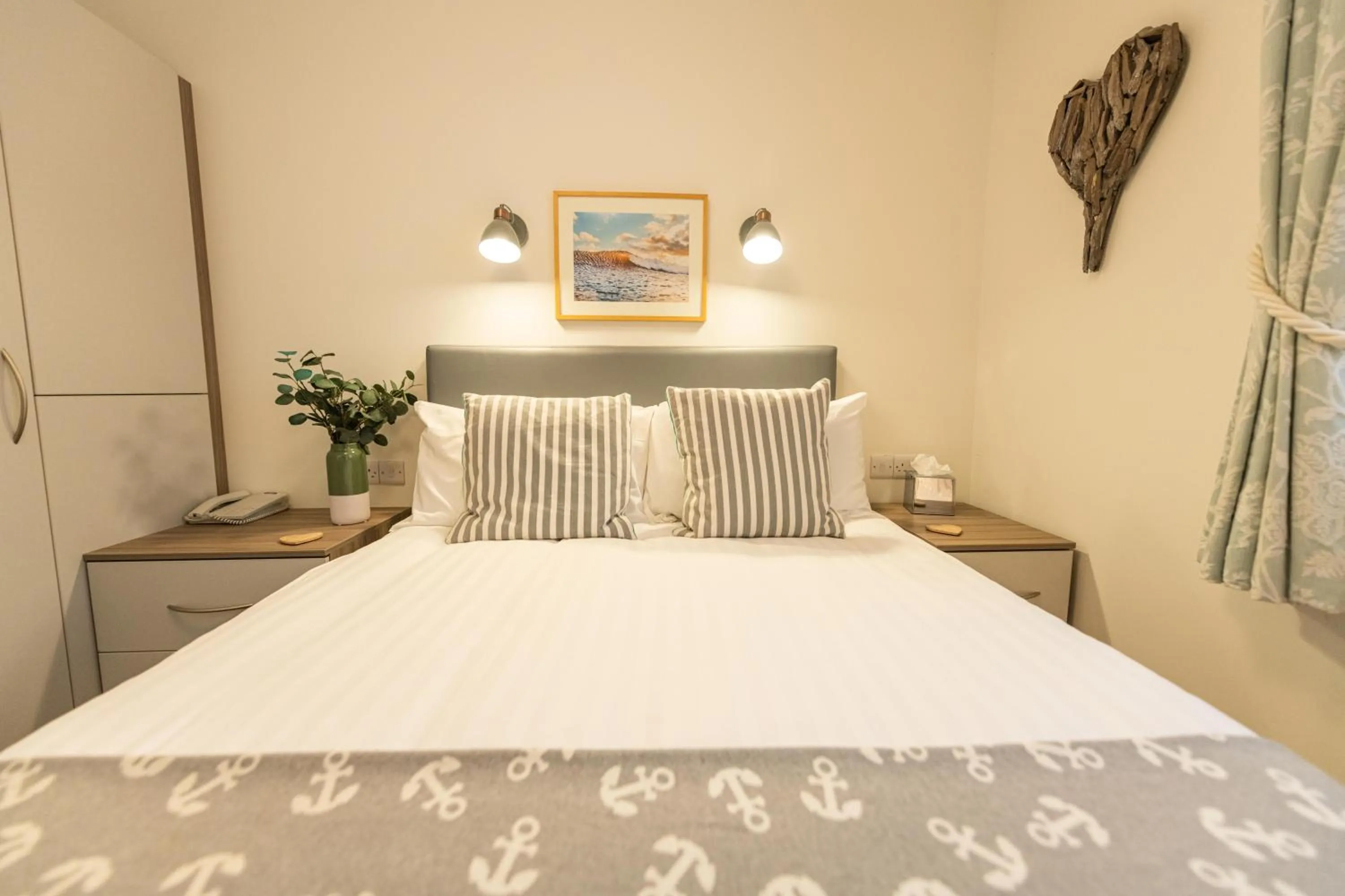 Bed in The Kingswood Hotel