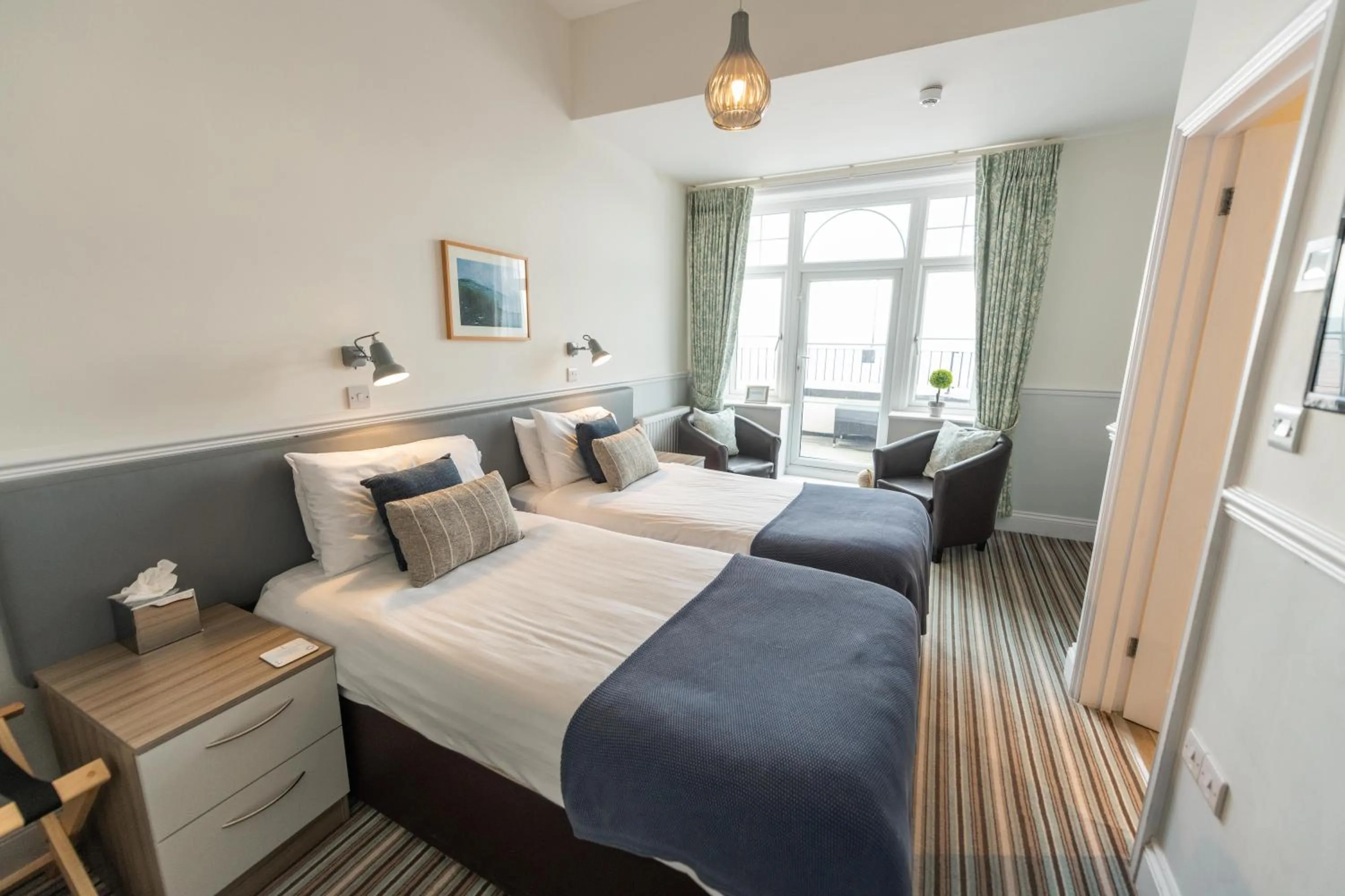 Bed in The Kingswood Hotel