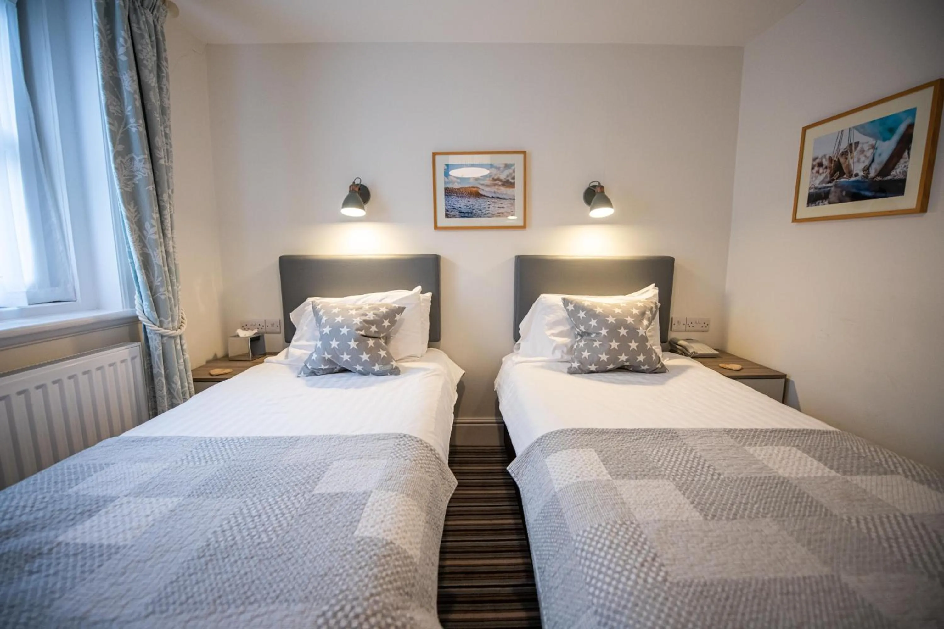 Bed in The Kingswood Hotel