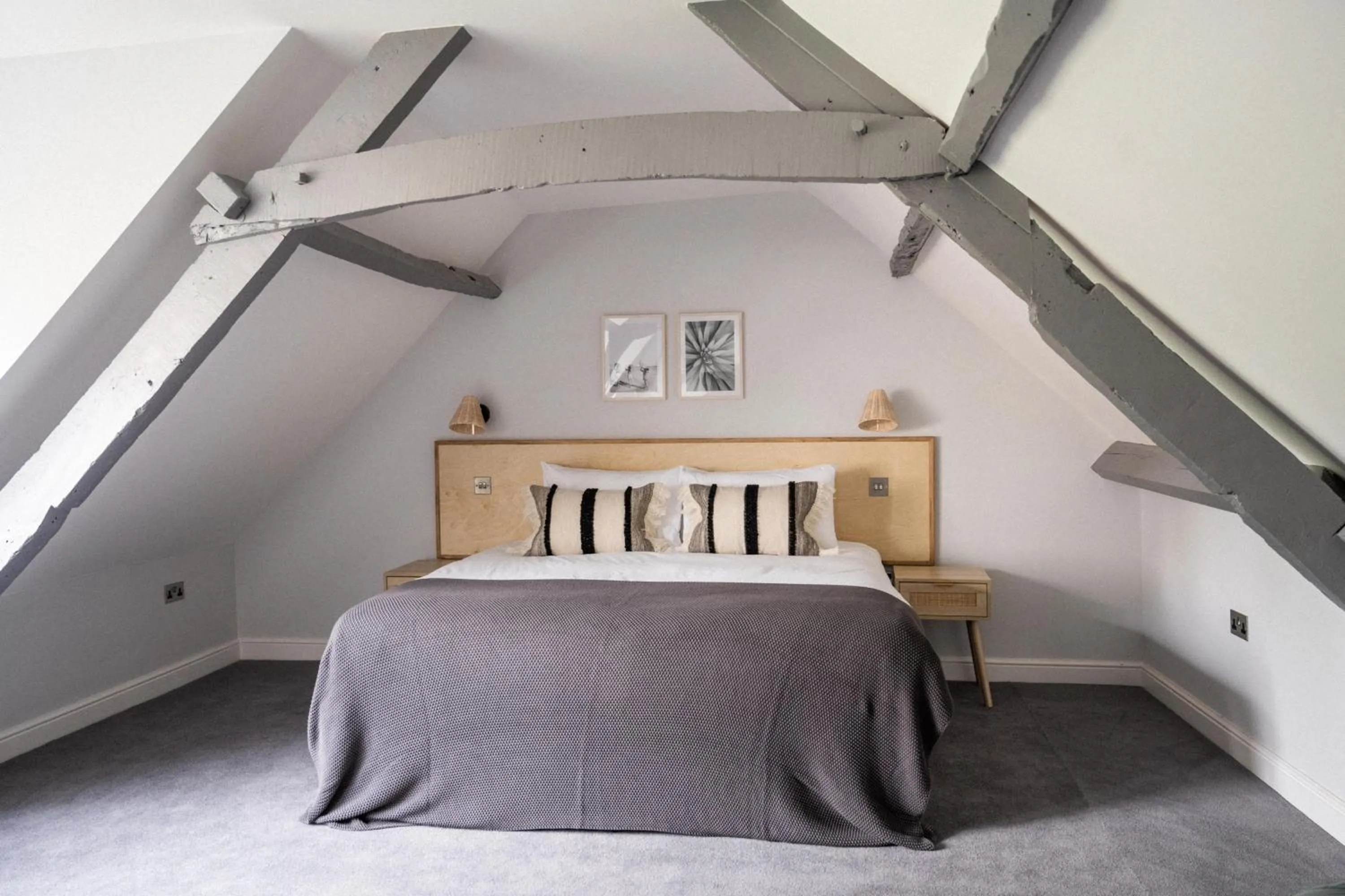 Bed in The Kingswood Hotel