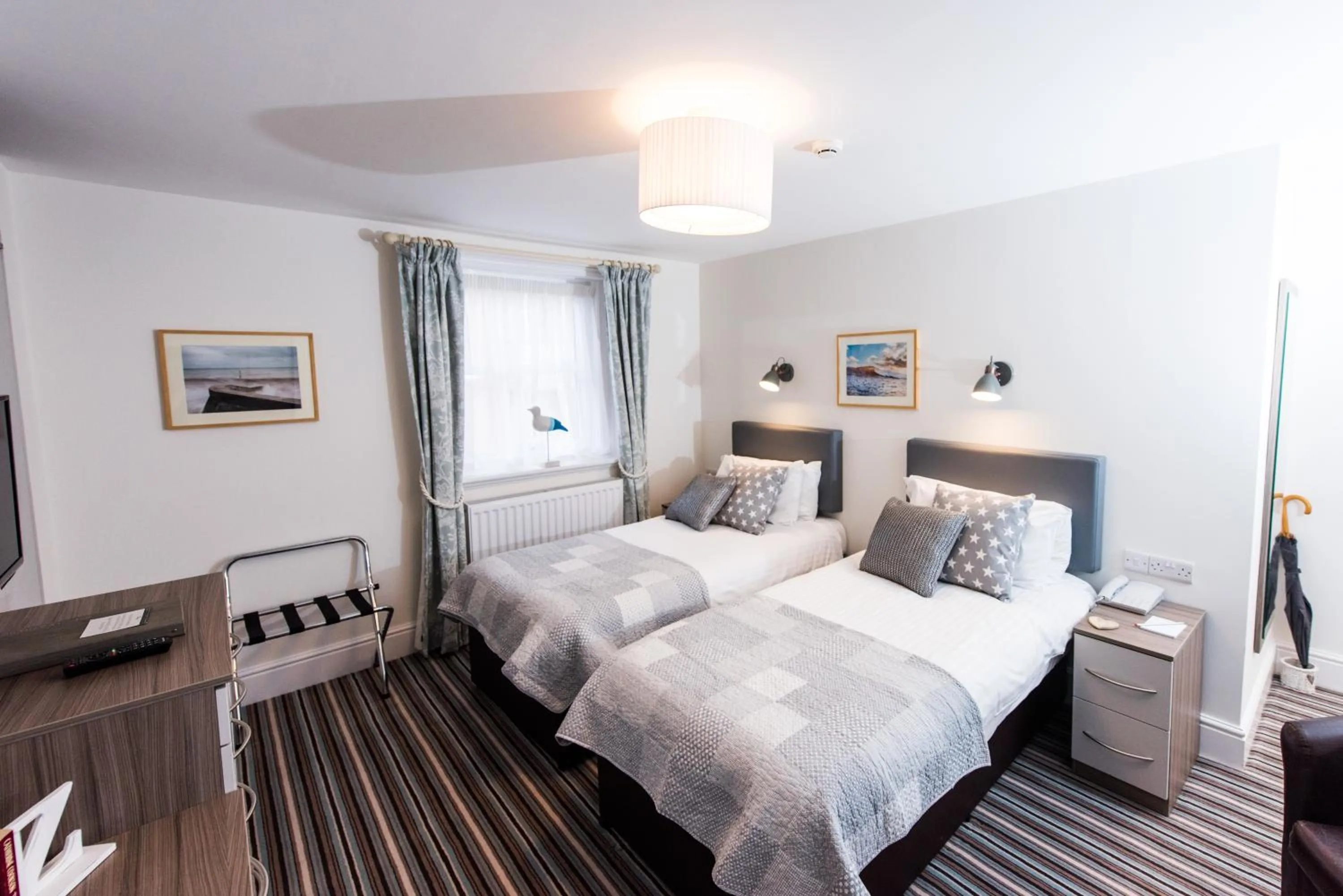 Bed in The Kingswood Hotel