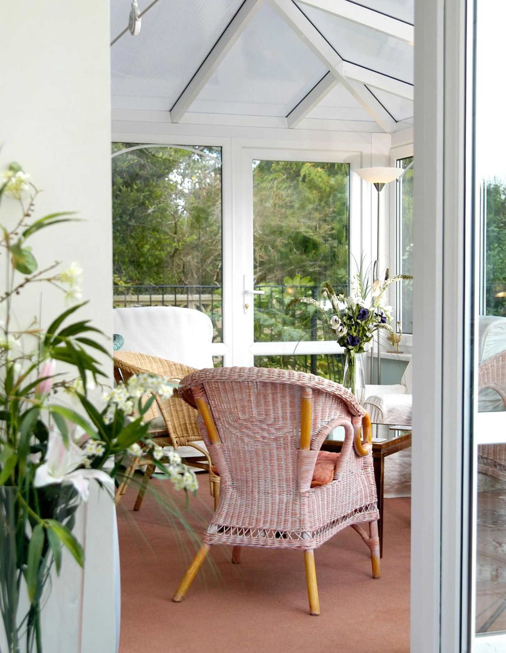 Lounge or bar in The Long Range