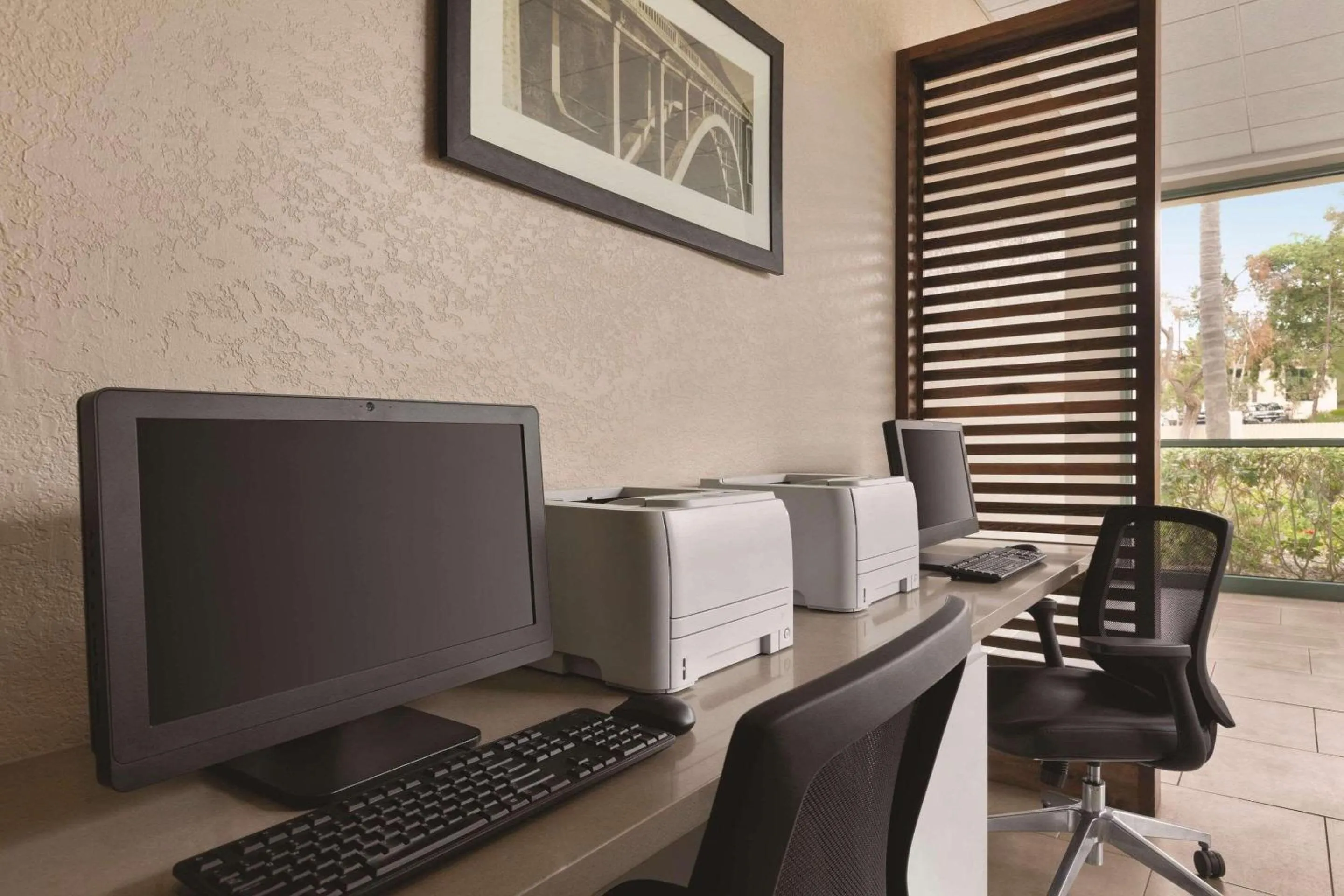 Business facilities in Country Inn & Suites by Radisson, San Diego North, CA