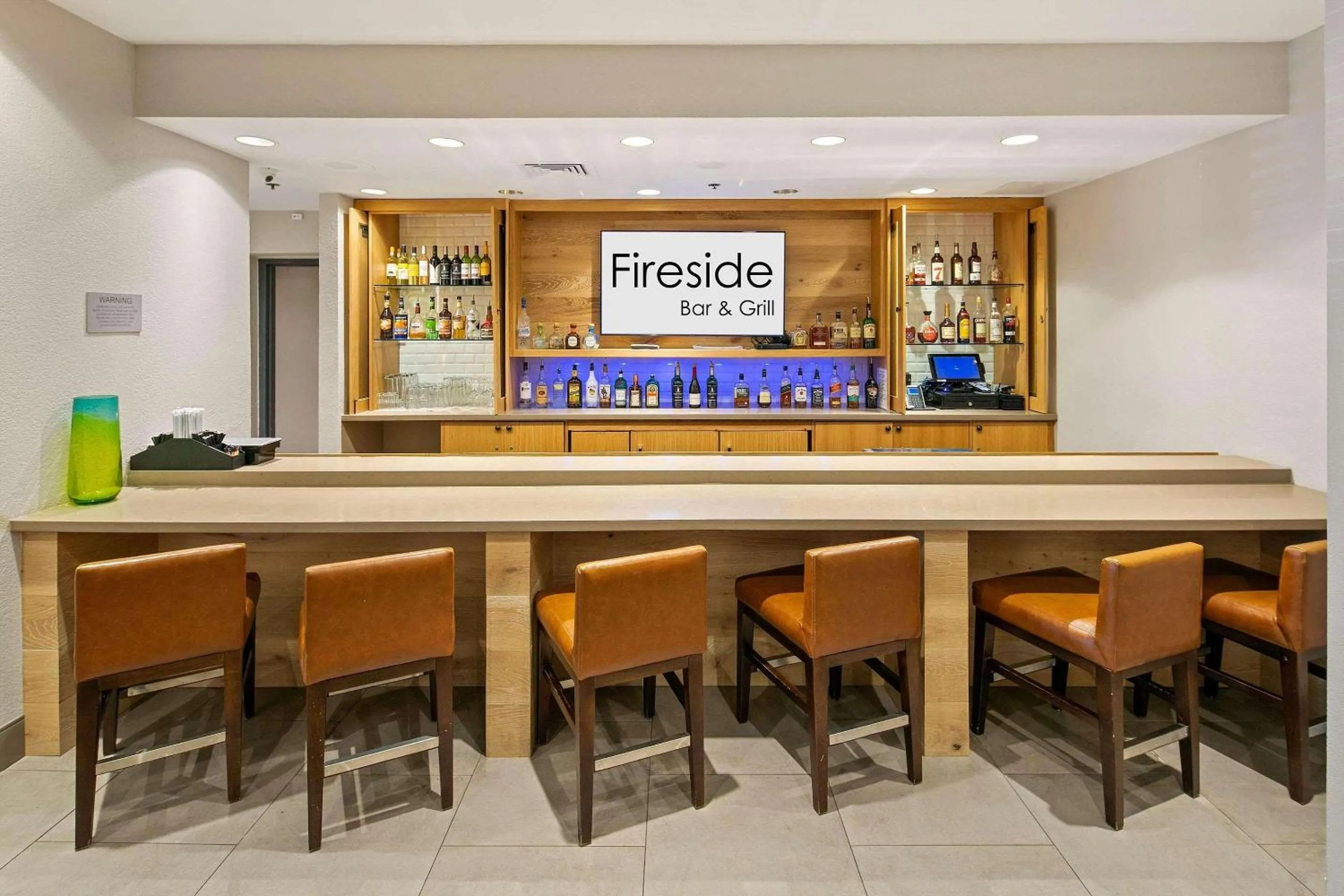 Lounge or bar in Country Inn & Suites by Radisson, San Diego North, CA