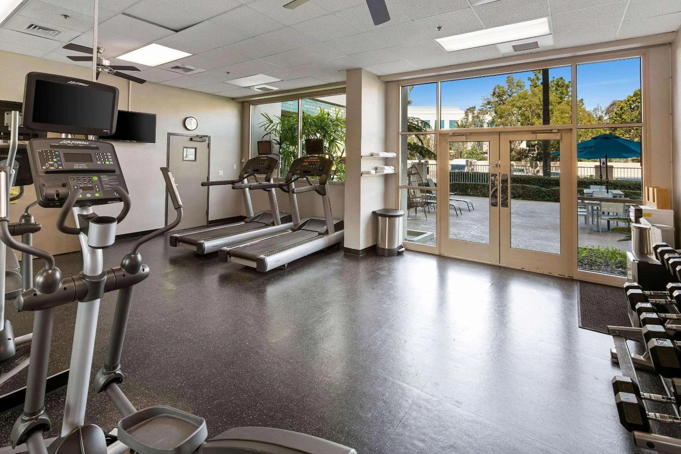 Fitness centre/facilities in Country Inn & Suites by Radisson, San Diego North, CA