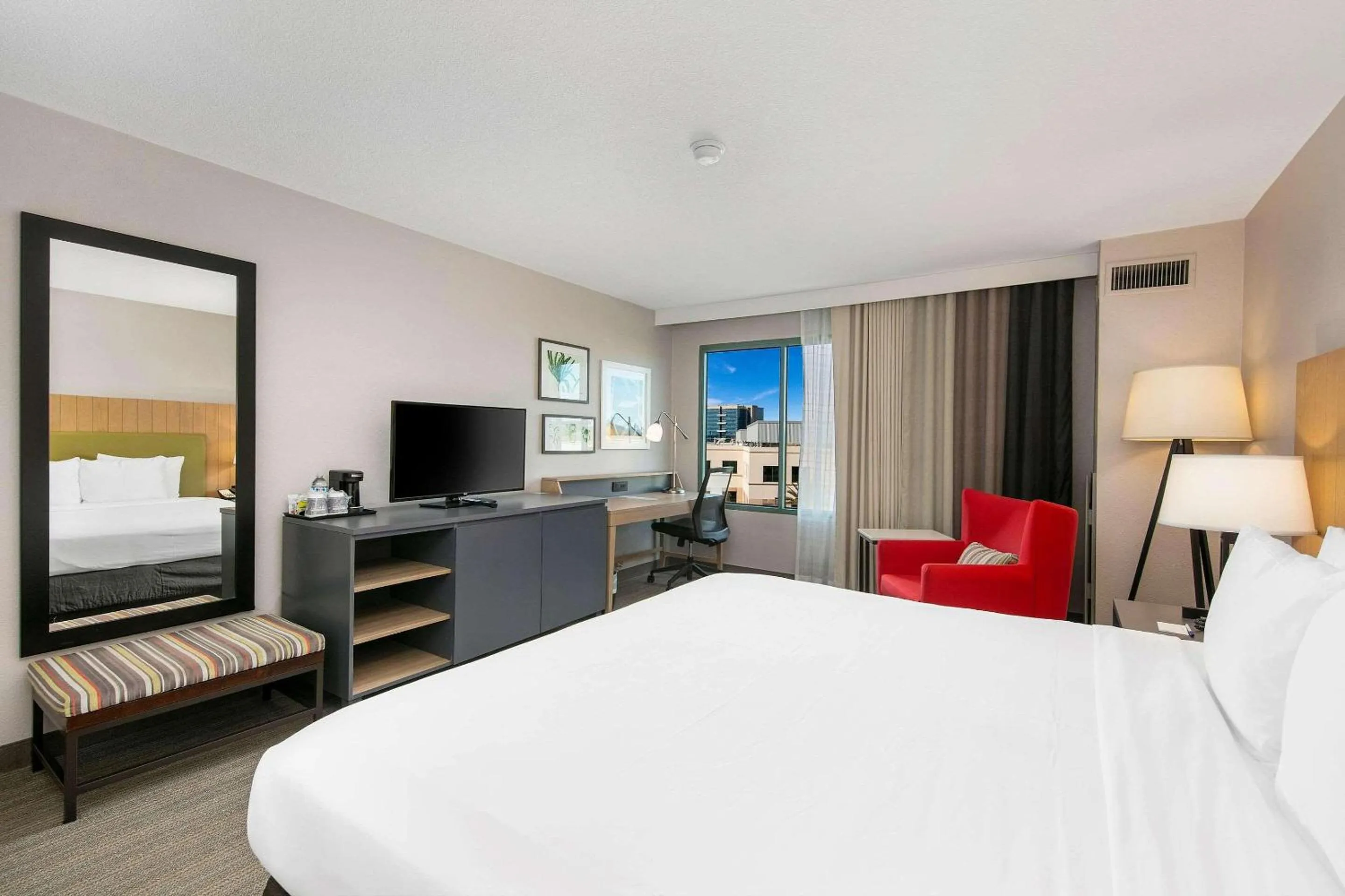 Bedroom, Bed in Country Inn & Suites by Radisson, San Diego North, CA