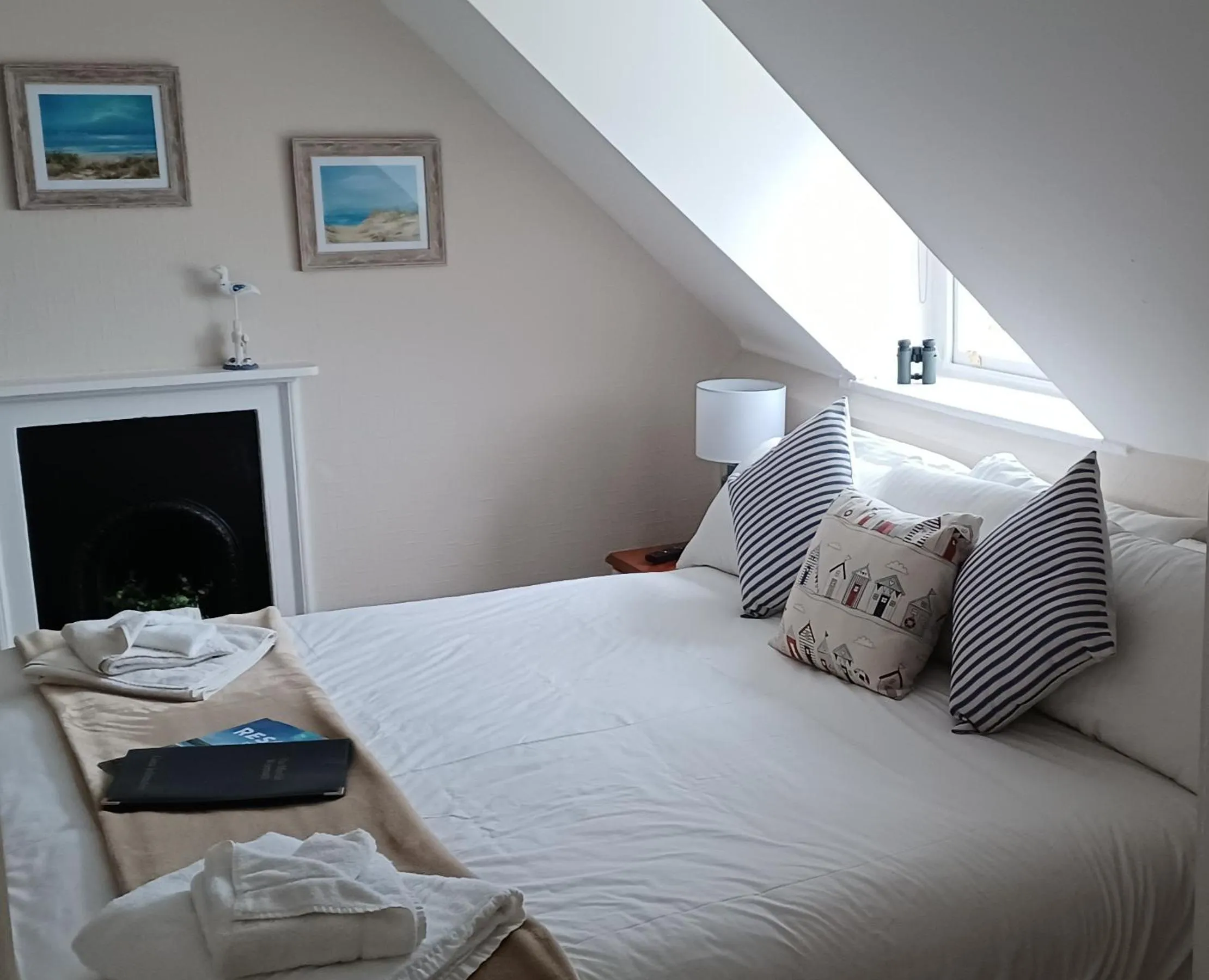 Photo of the whole room, Bed in The Mayfair