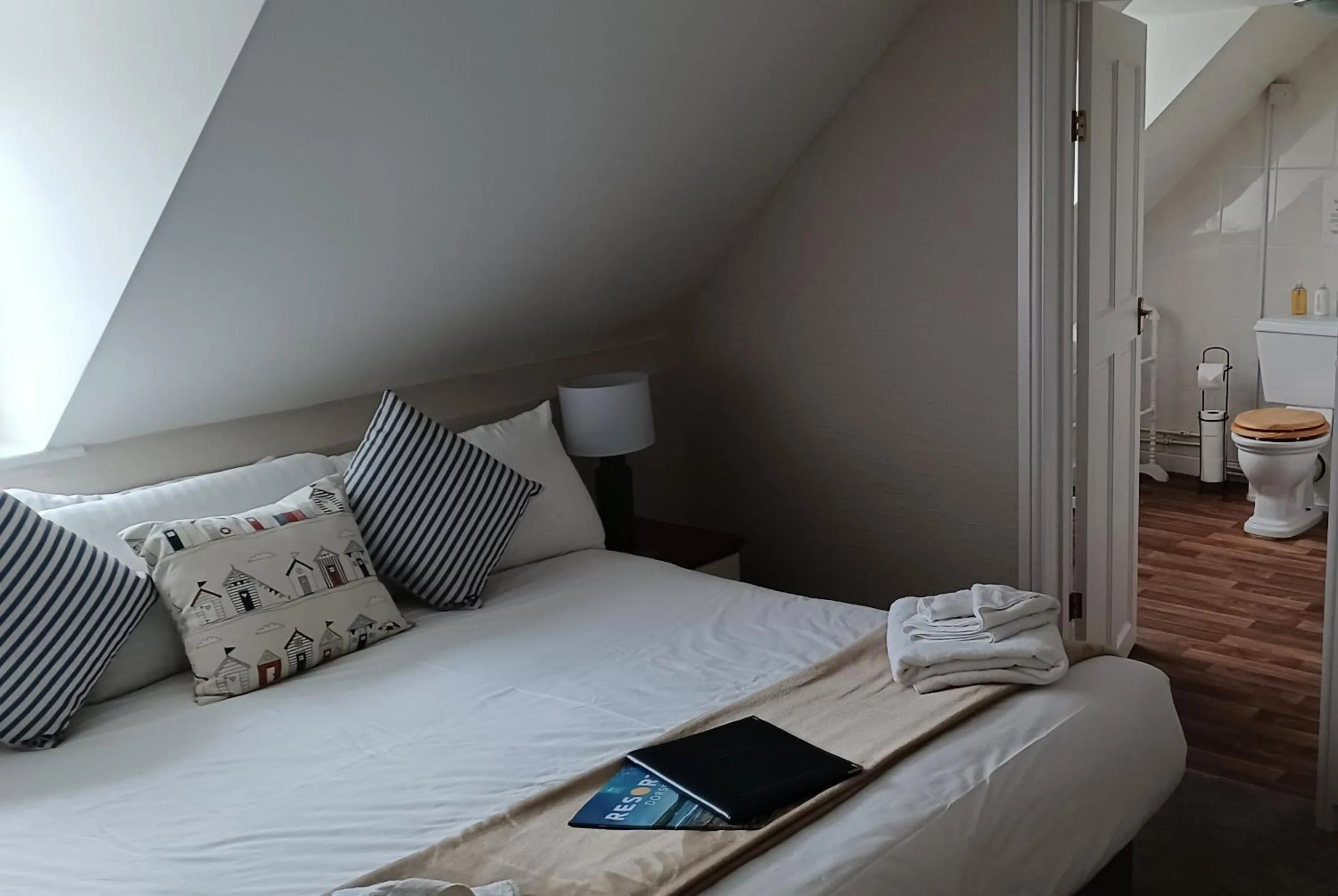 Bedroom, Bed in The Mayfair