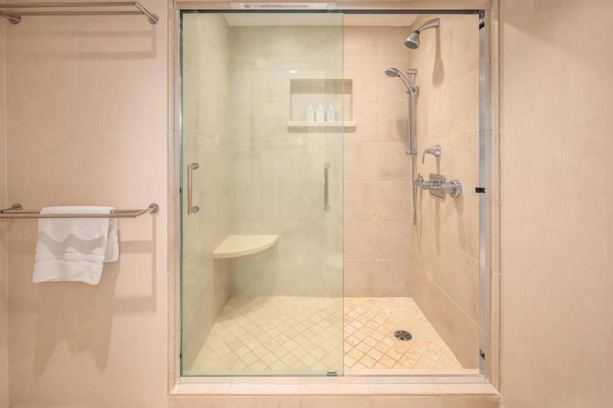 Shower in Kaanapali Alii