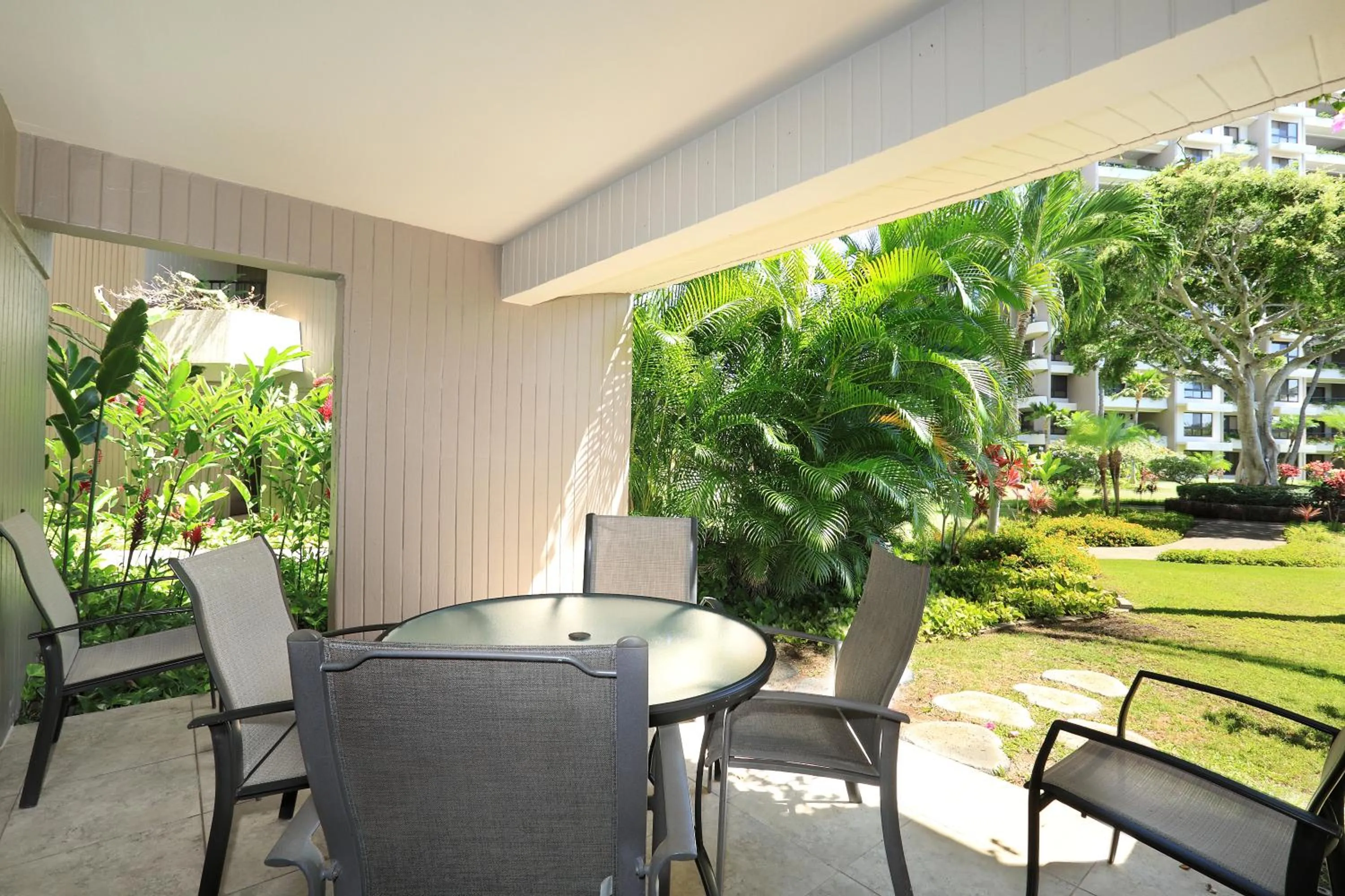 Patio in Kaanapali Alii