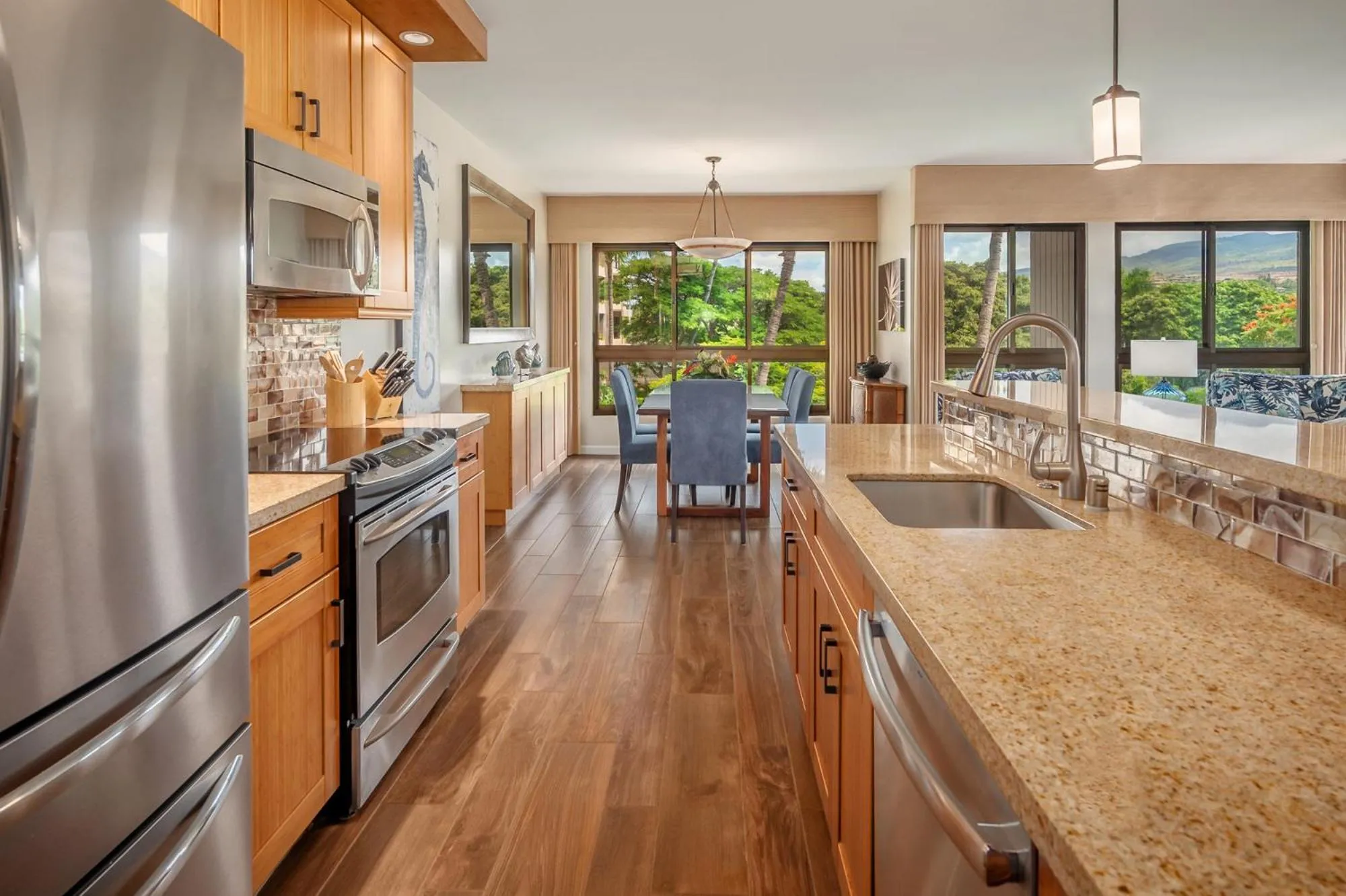 Kitchen or kitchenette in Kaanapali Alii