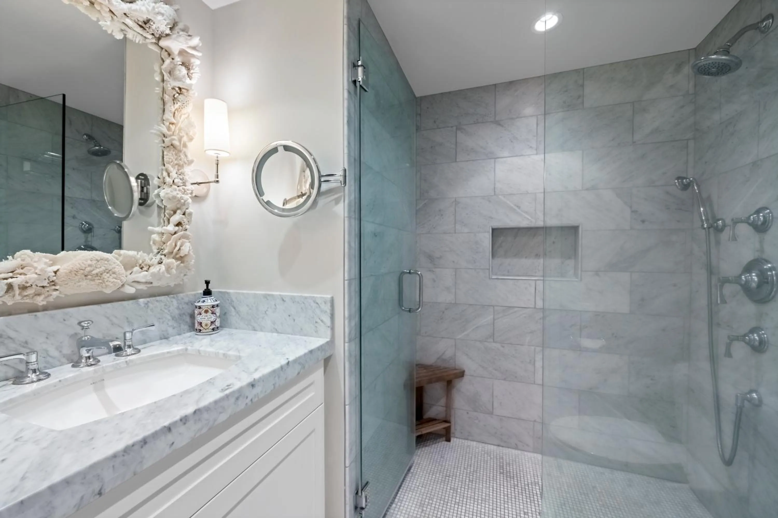 Bathroom in Kaanapali Alii