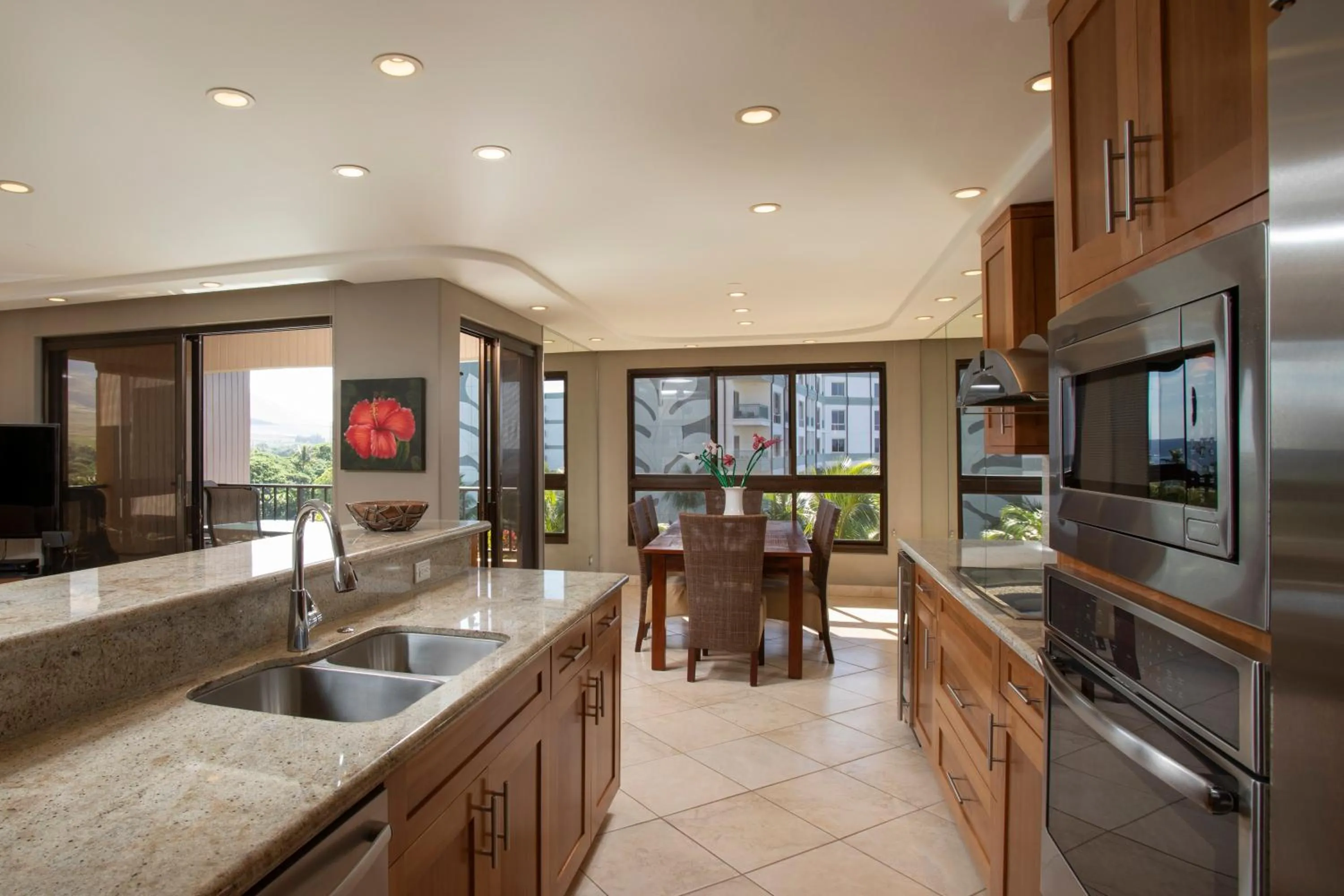 Kitchen or kitchenette in Kaanapali Alii