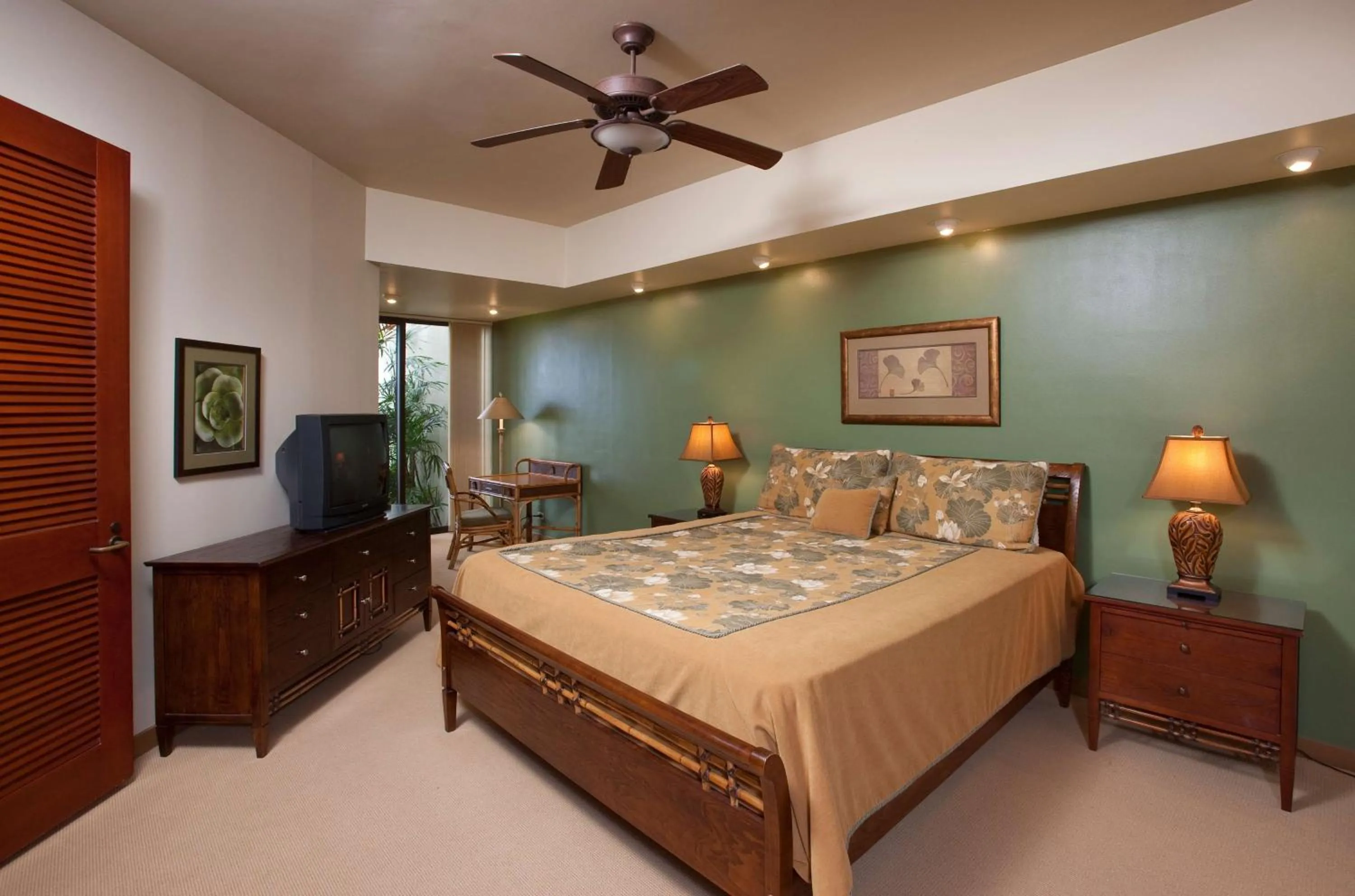 Photo of the whole room in Mauna Lani Point