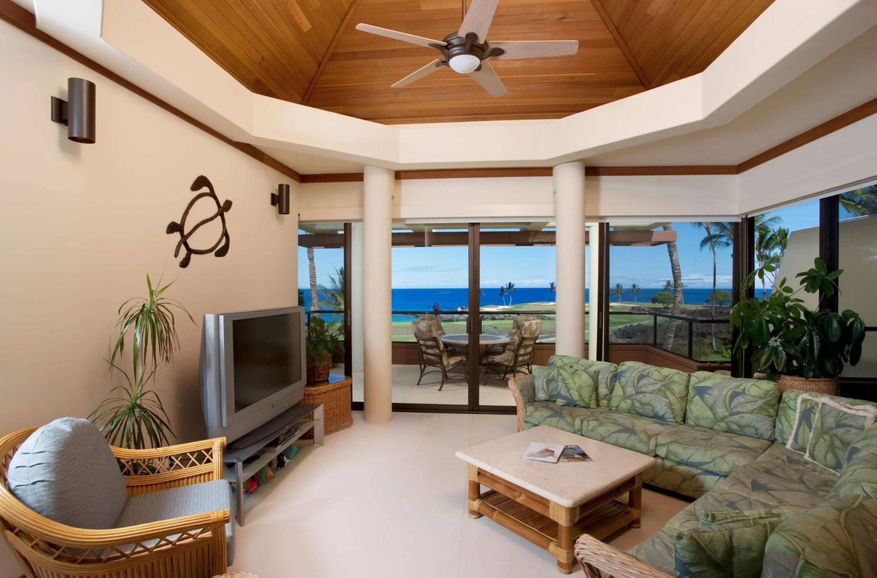 Photo of the whole room in Mauna Lani Point