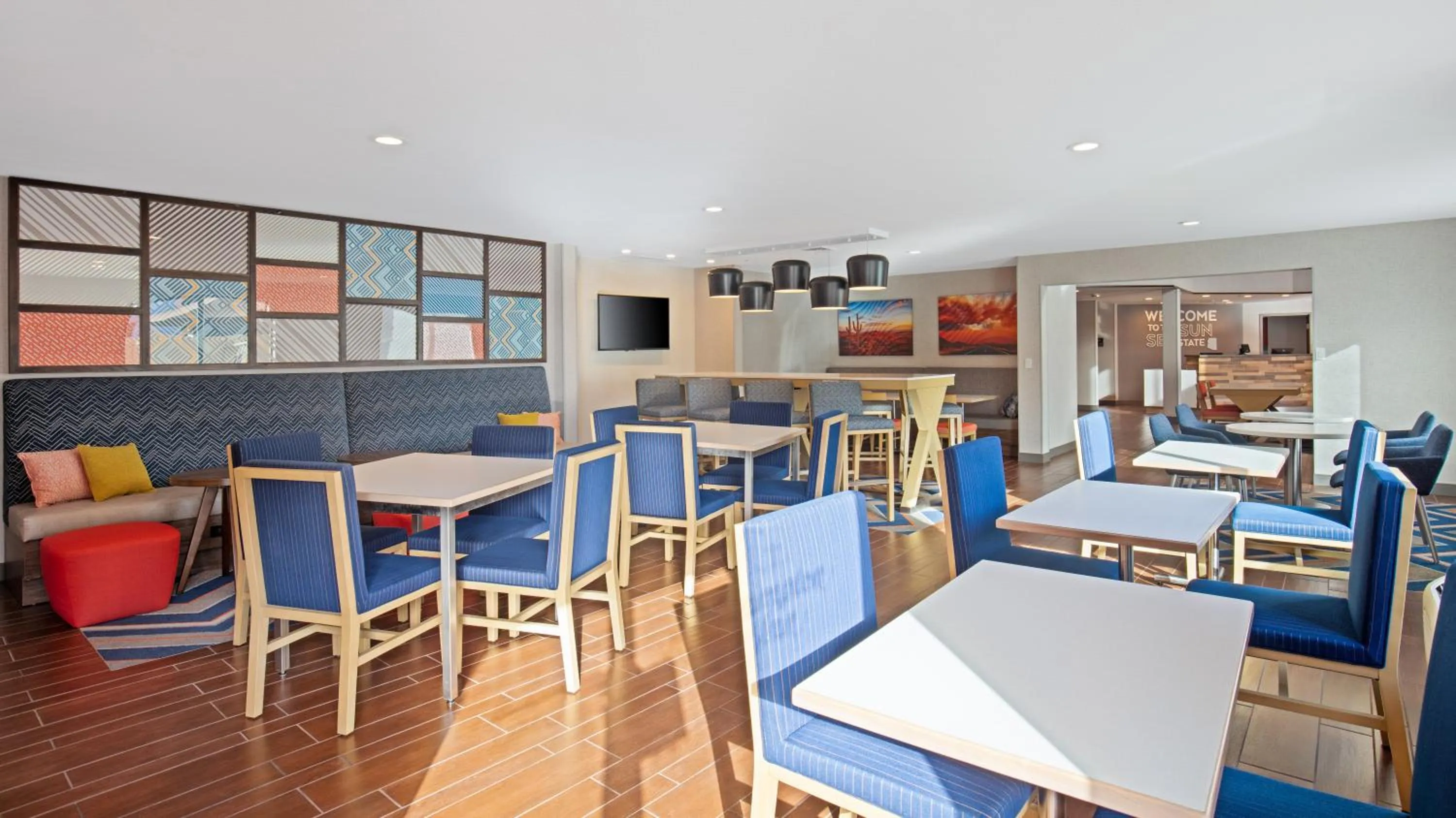 Restaurant/places to eat in Hampton Inn Phoenix Airport North