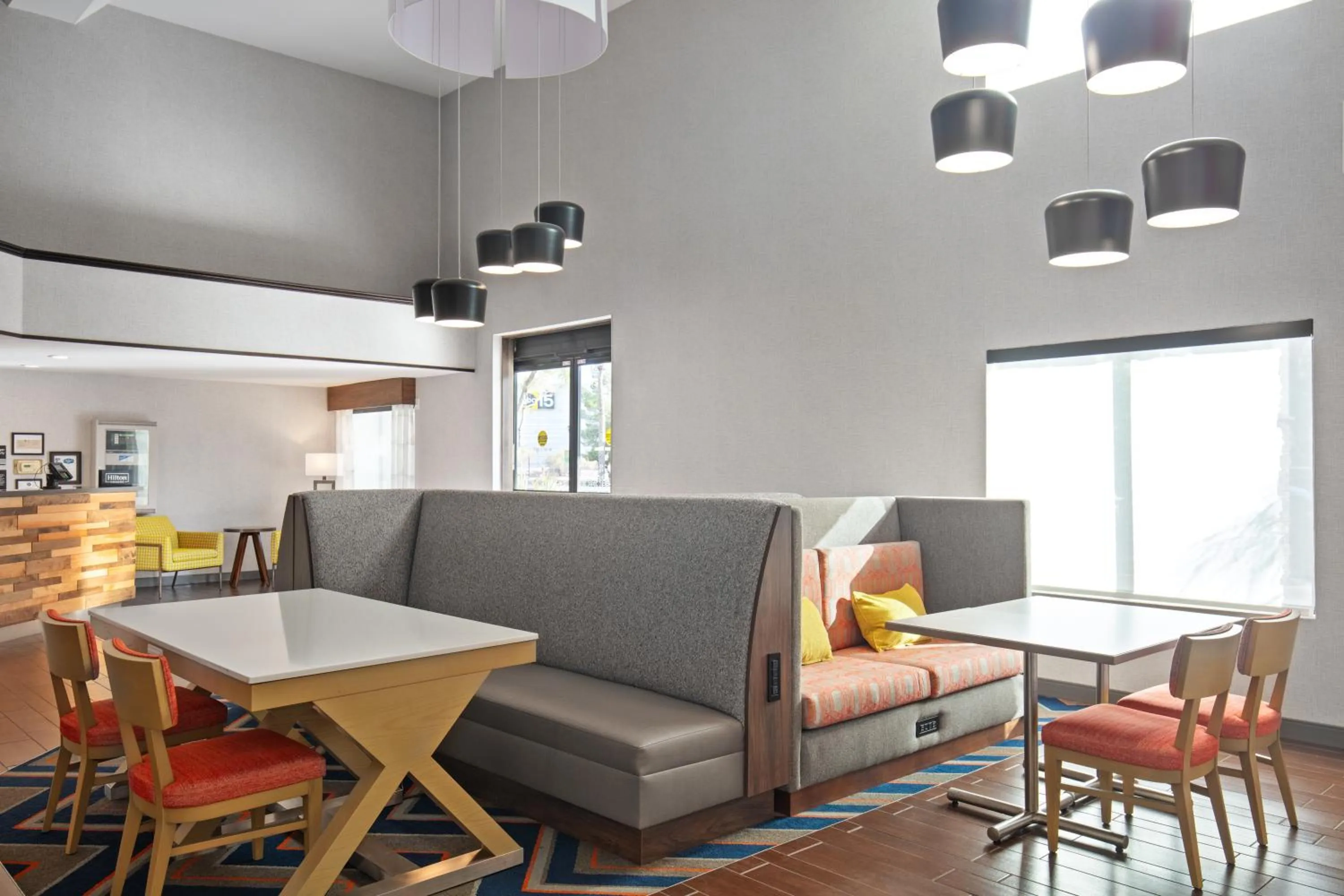 Seating area in Hampton Inn Phoenix Airport North