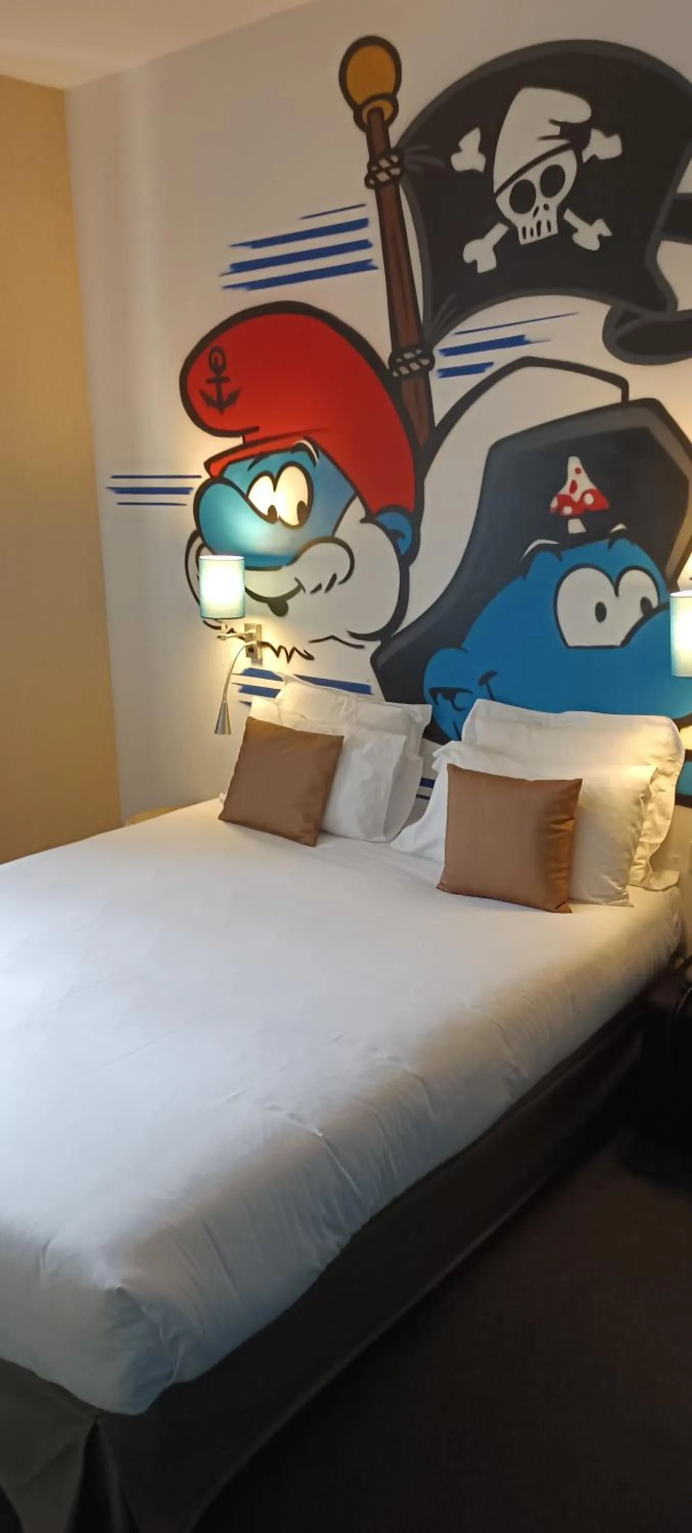 Bed in The Originals Boutique, Hôtel de l'Univers, Montluçon