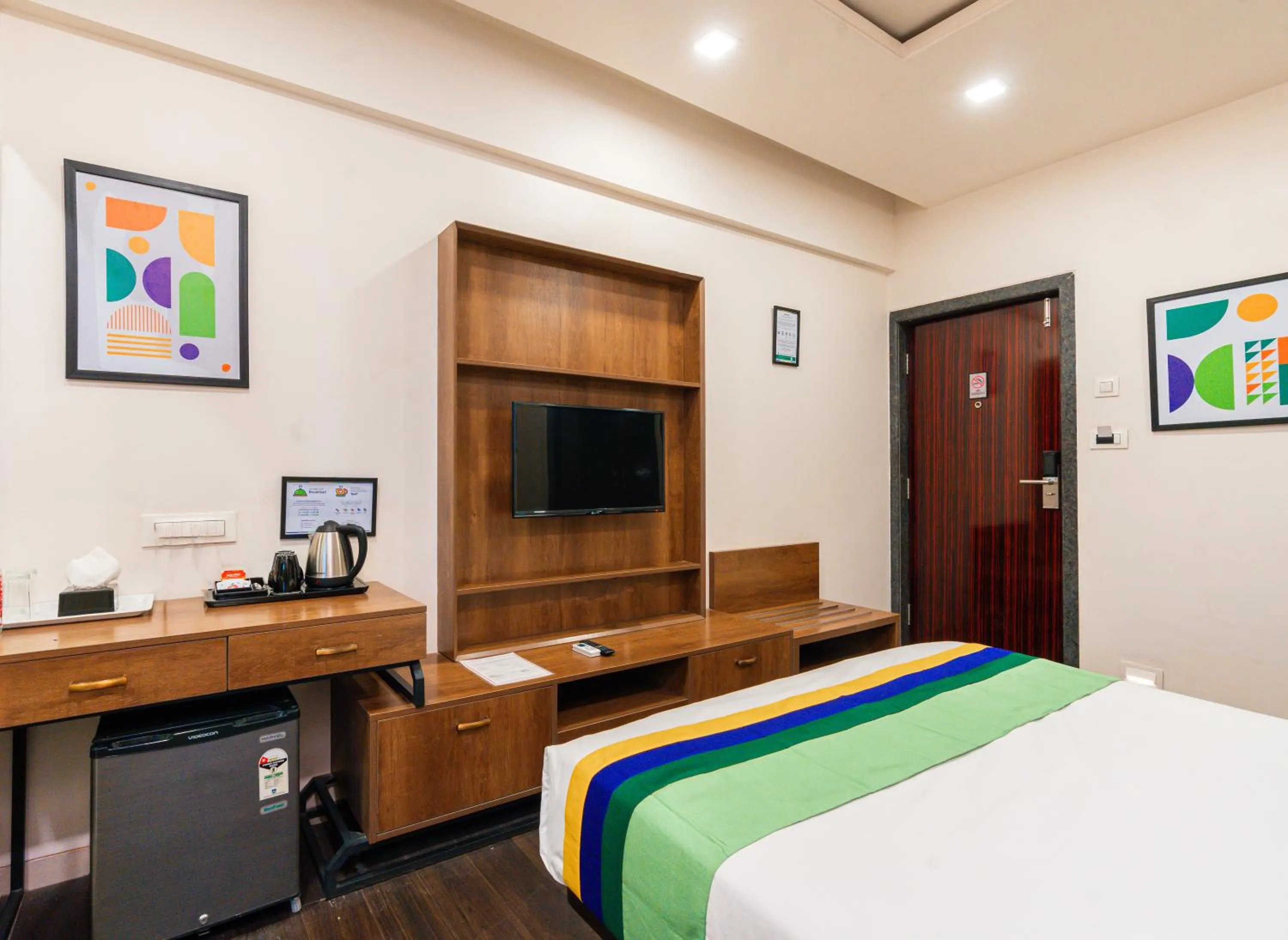 Bedroom, Bed in Treebo Westview