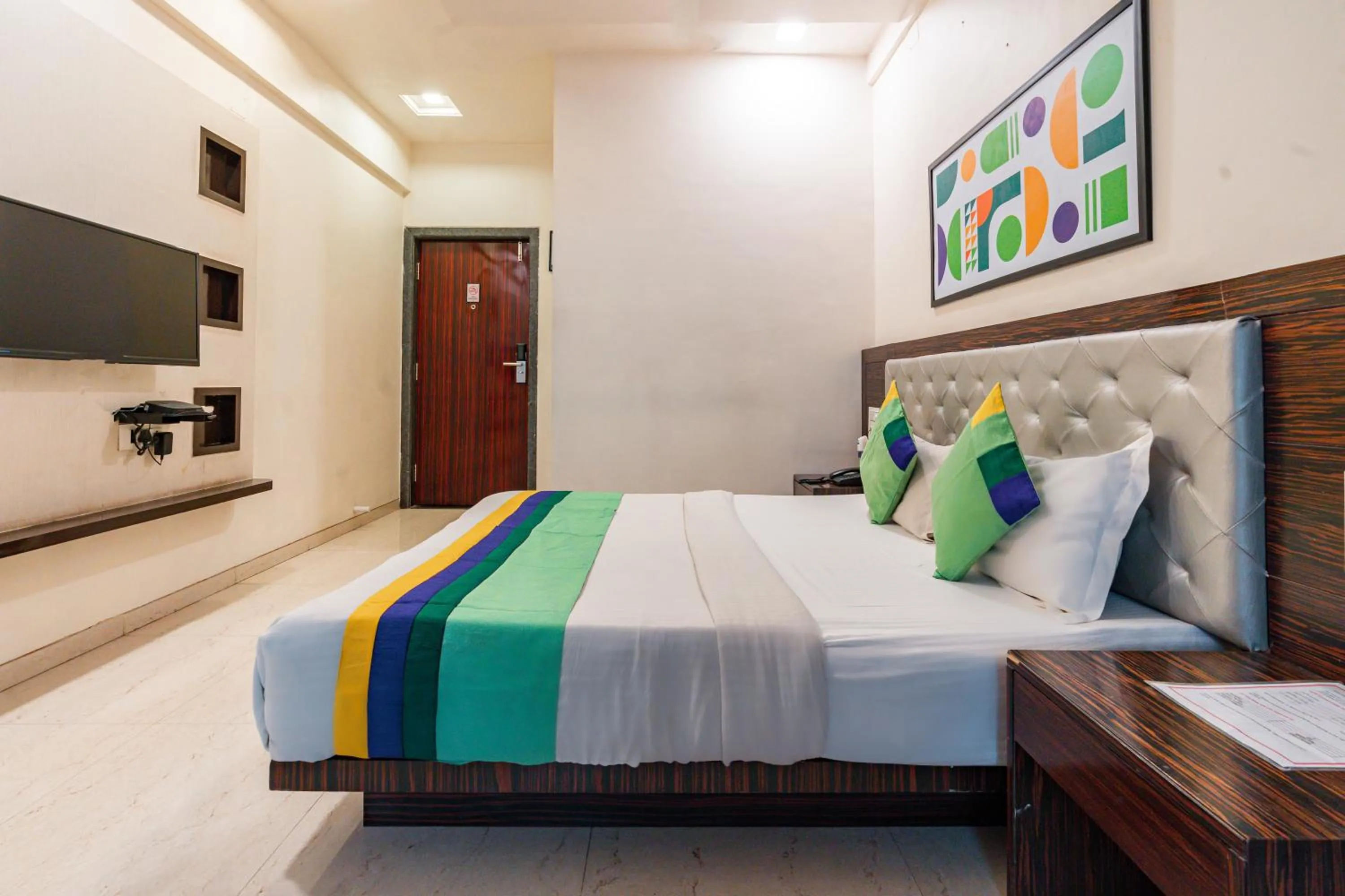 Bedroom, Bed in Treebo Westview