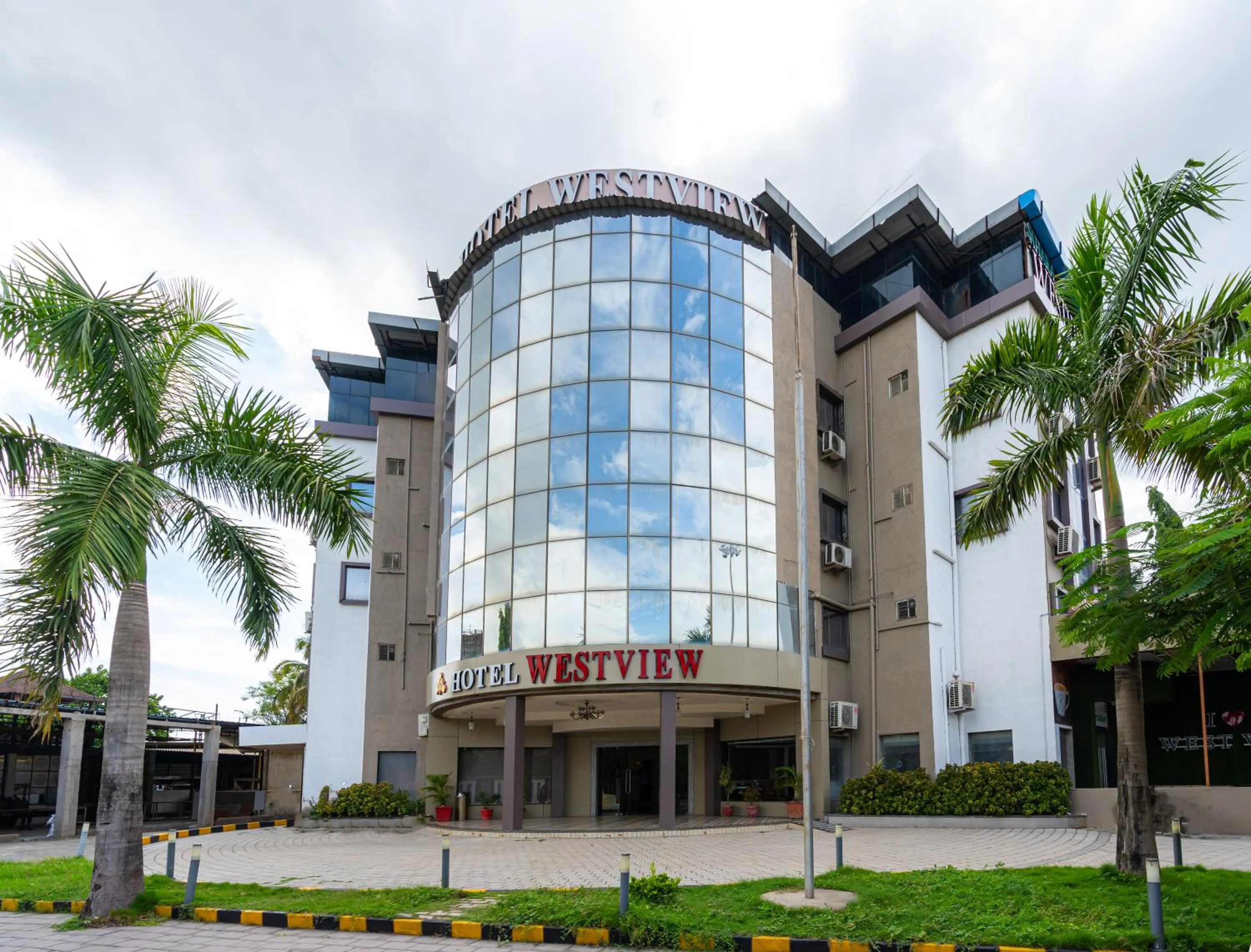 Facade/entrance in Treebo Westview