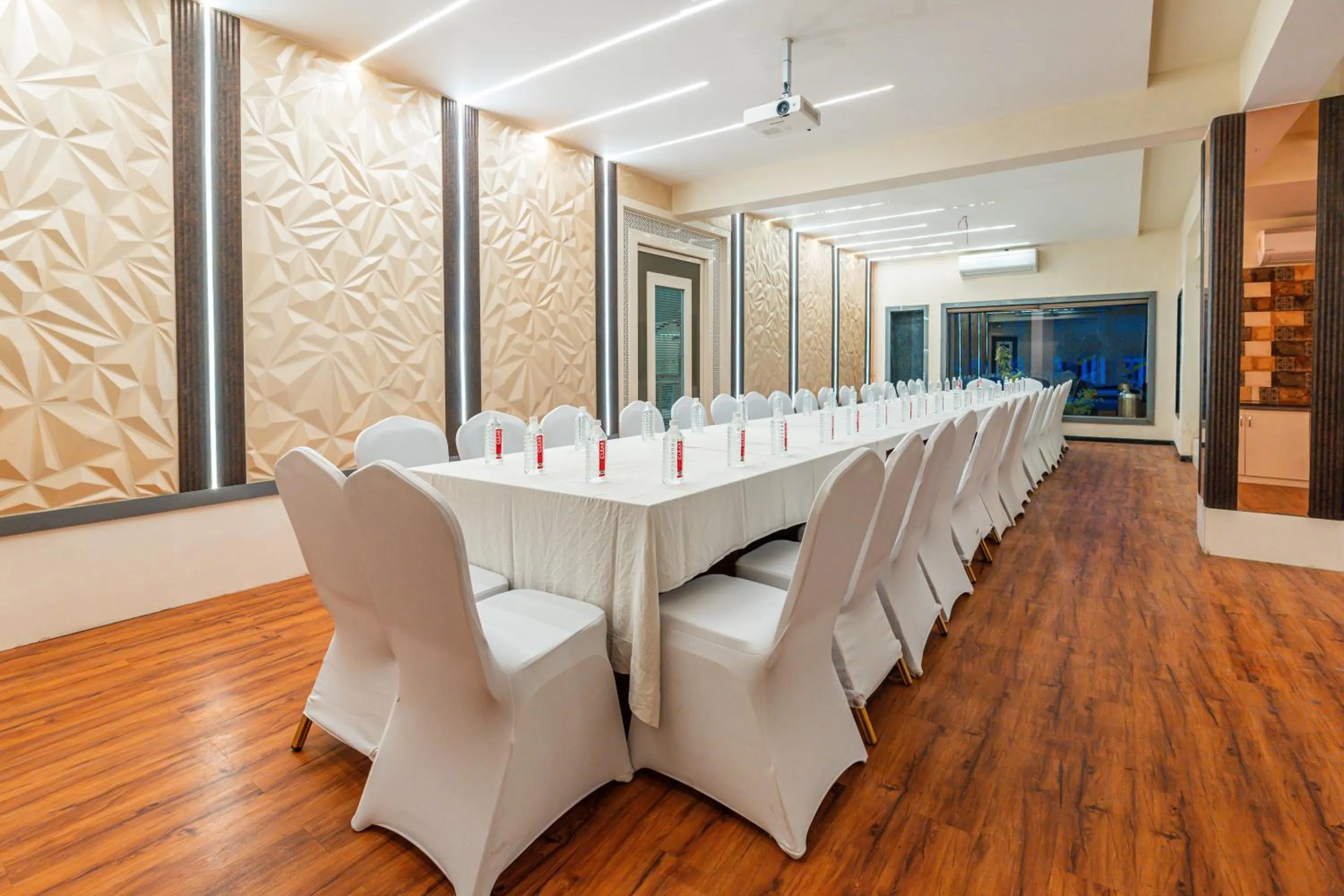 Meeting/conference room in Treebo Westview