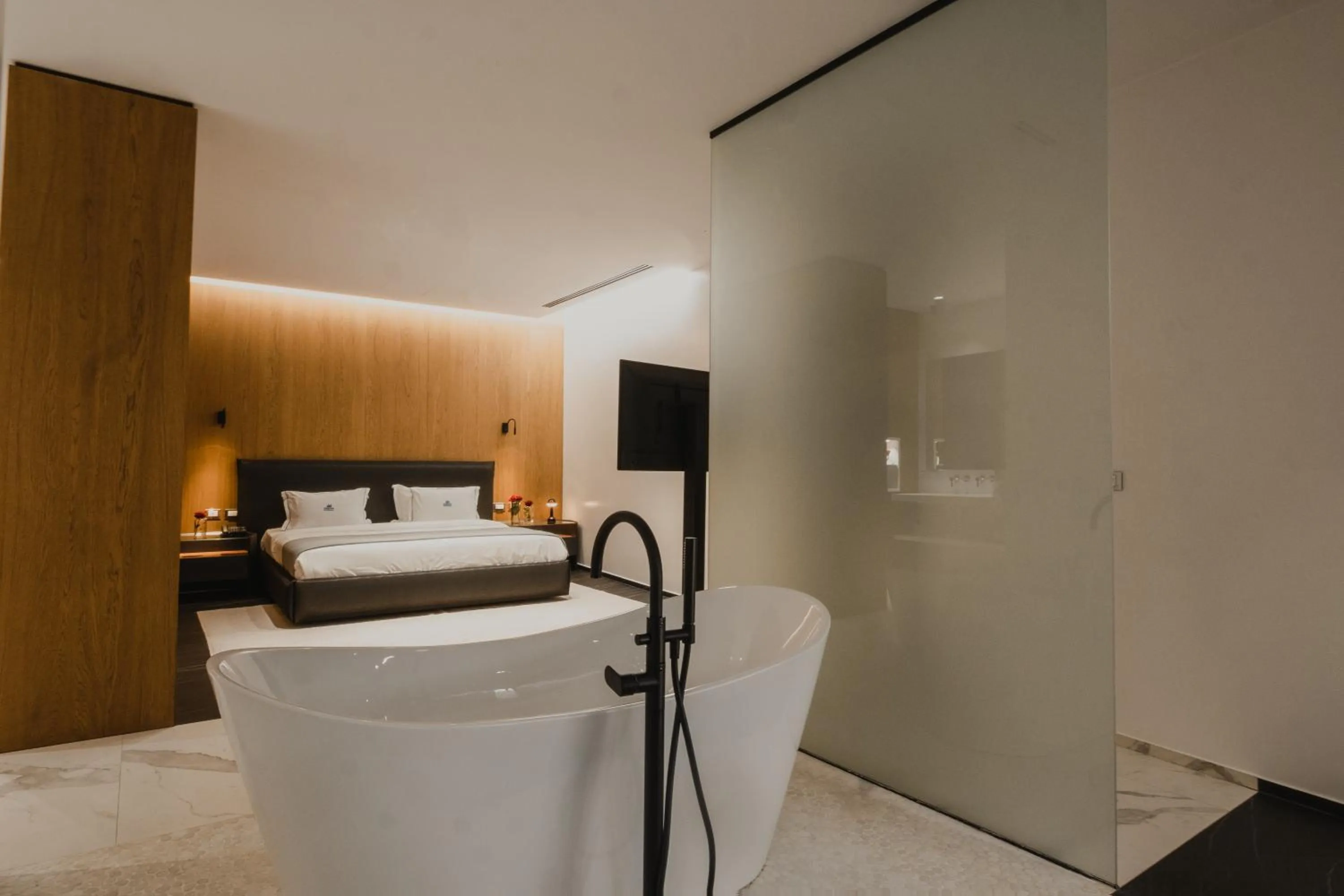 Hot Tub, Bed in Maritim Marina Bay Resort SPA & Casino