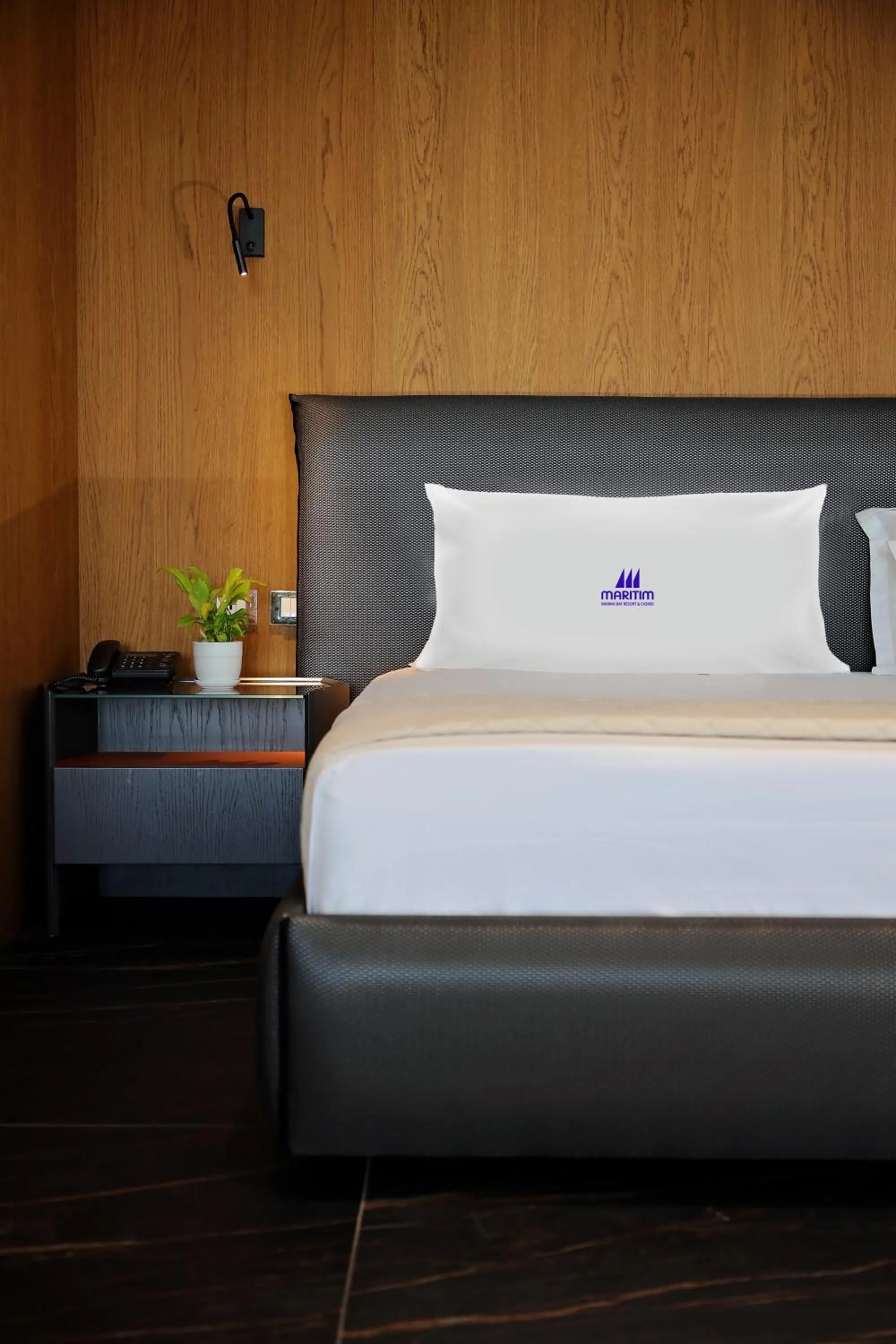 Bed in Maritim Marina Bay Resort SPA & Casino