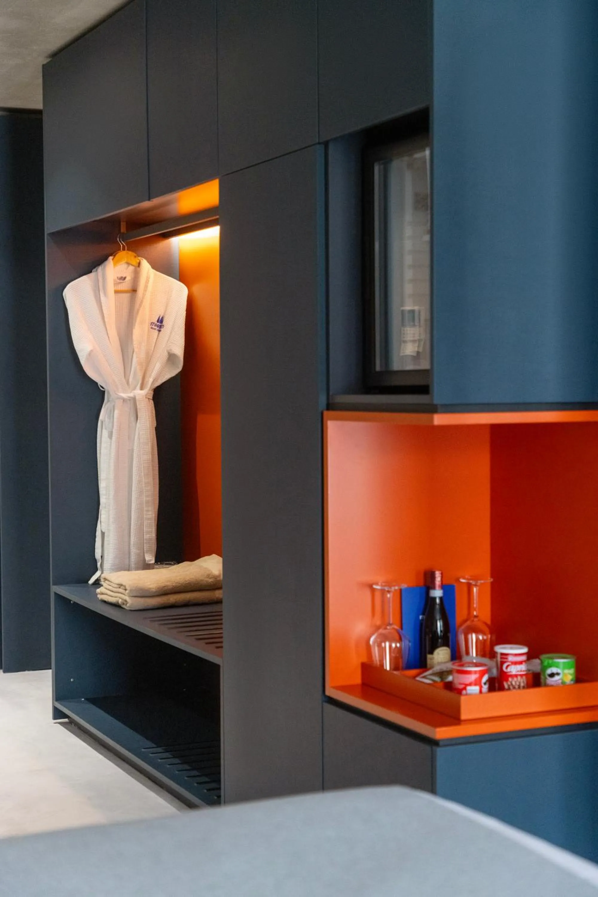 wardrobe in Maritim Marina Bay Resort SPA & Casino