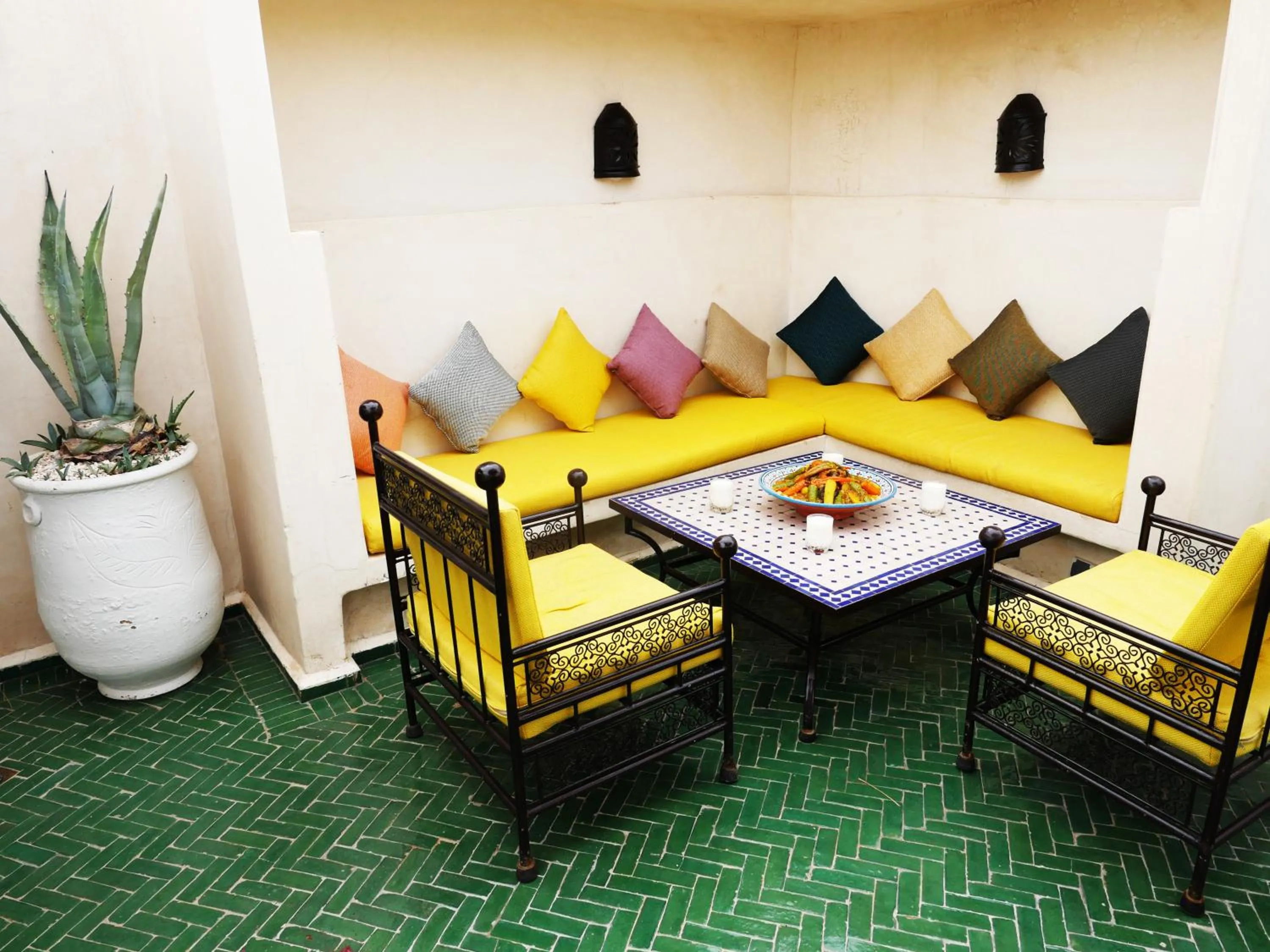 Restaurant/places to eat in SARDINAS & CHILI