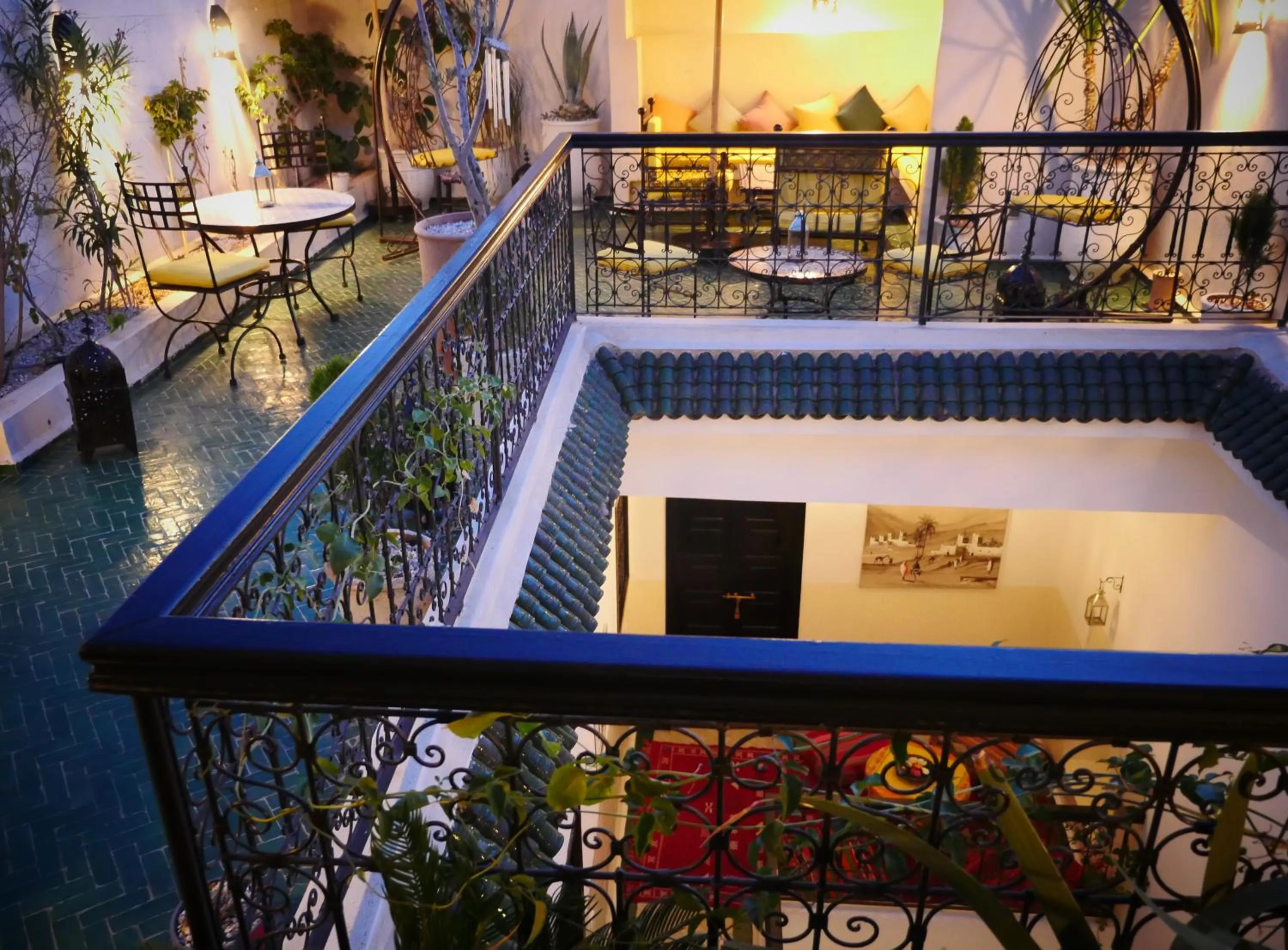 Staff in SARDINAS & CHILI