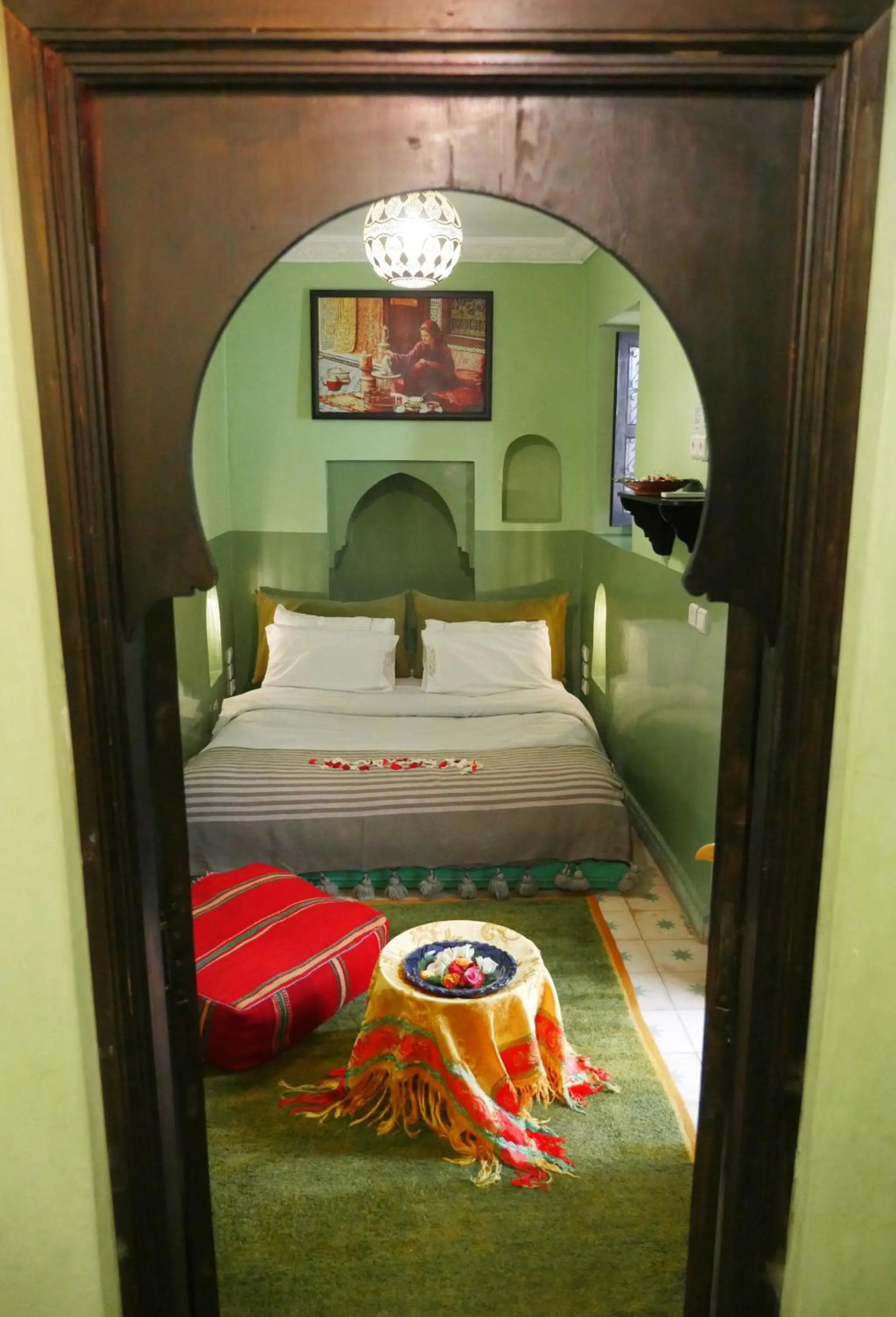 Photo of the whole room, Bed in SARDINAS & CHILI