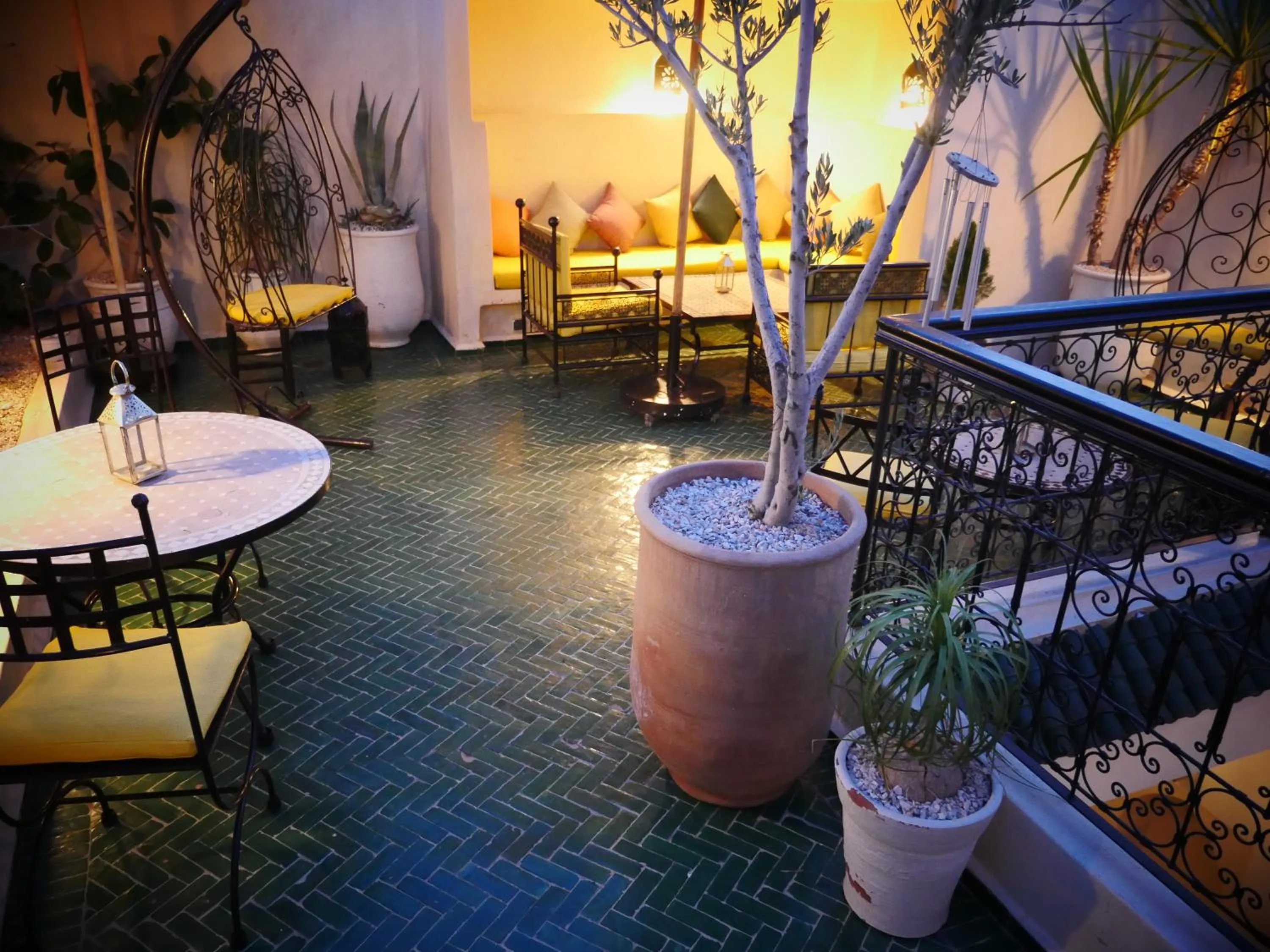 Staff in SARDINAS & CHILI