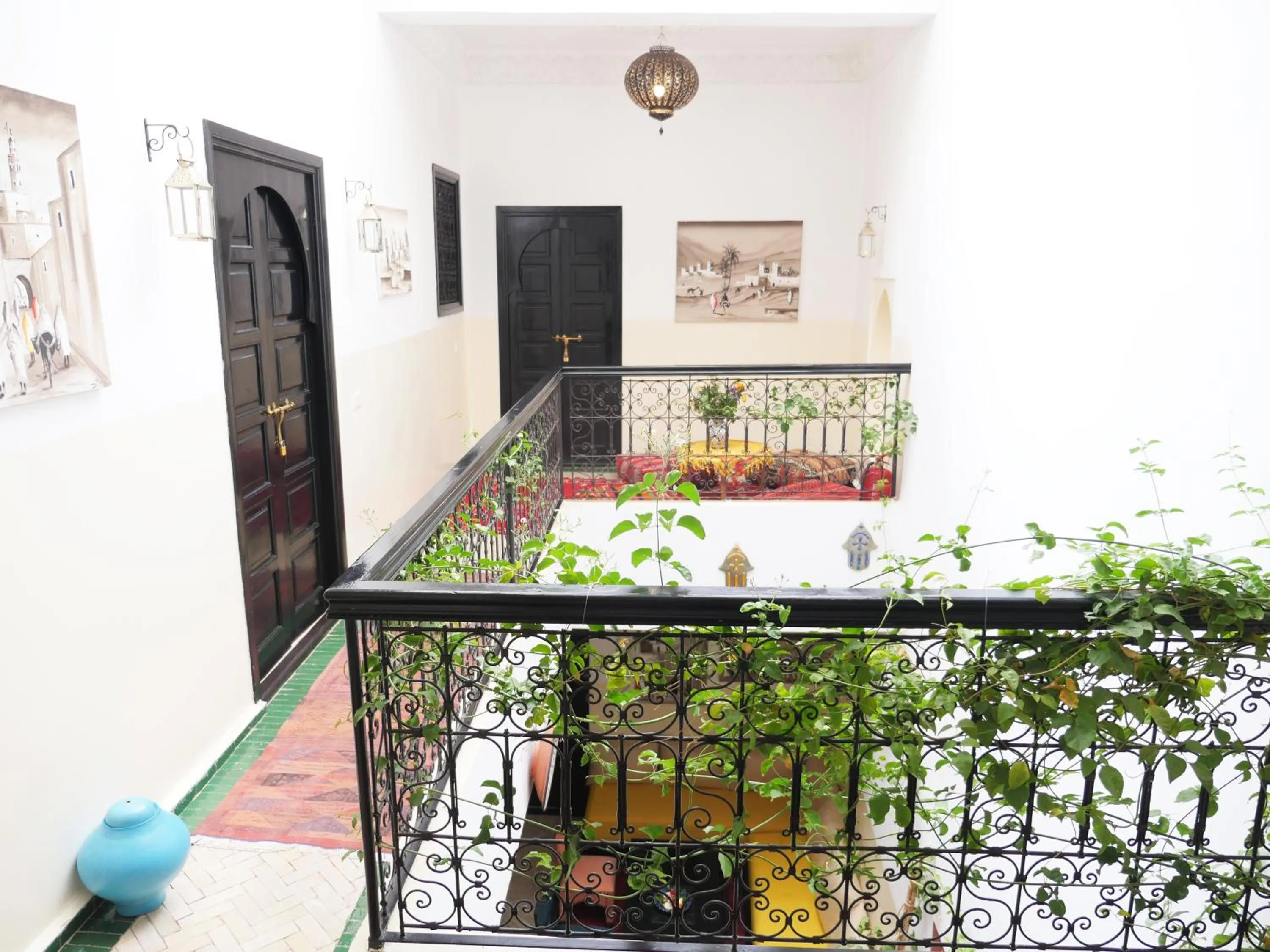 Staff in SARDINAS & CHILI