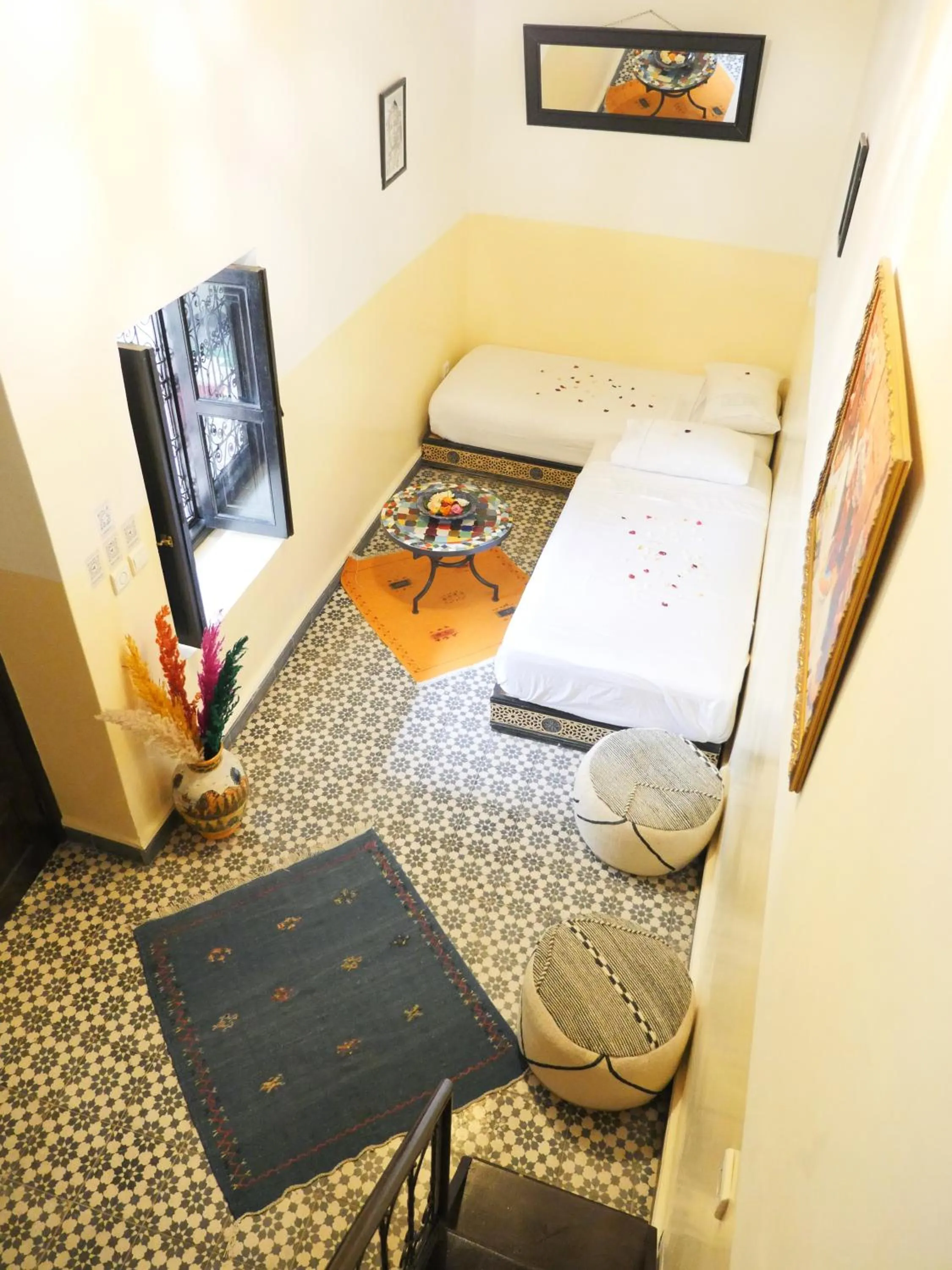 Bed in SARDINAS & CHILI